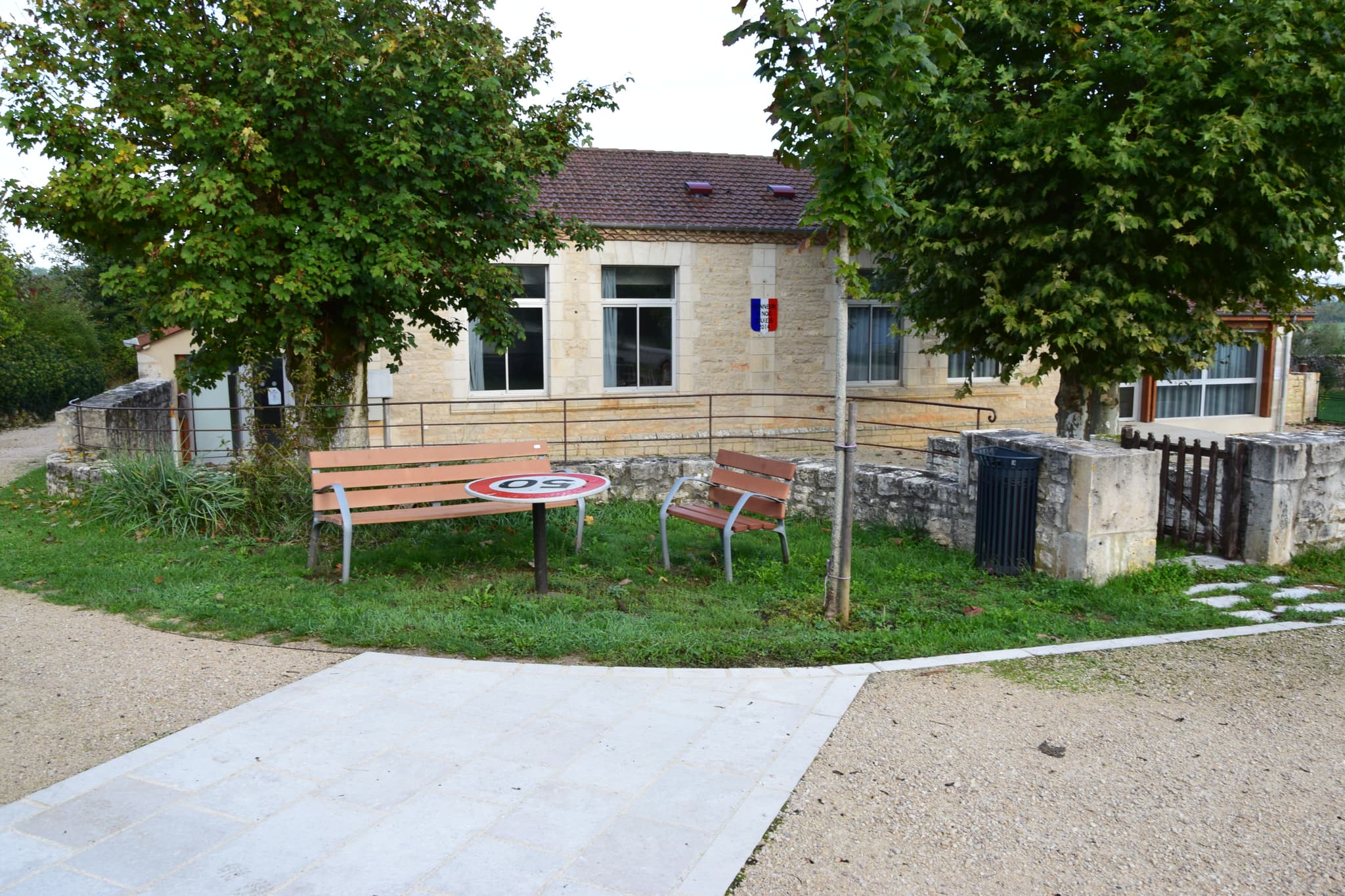 Aire bourg d'Issendolus 1