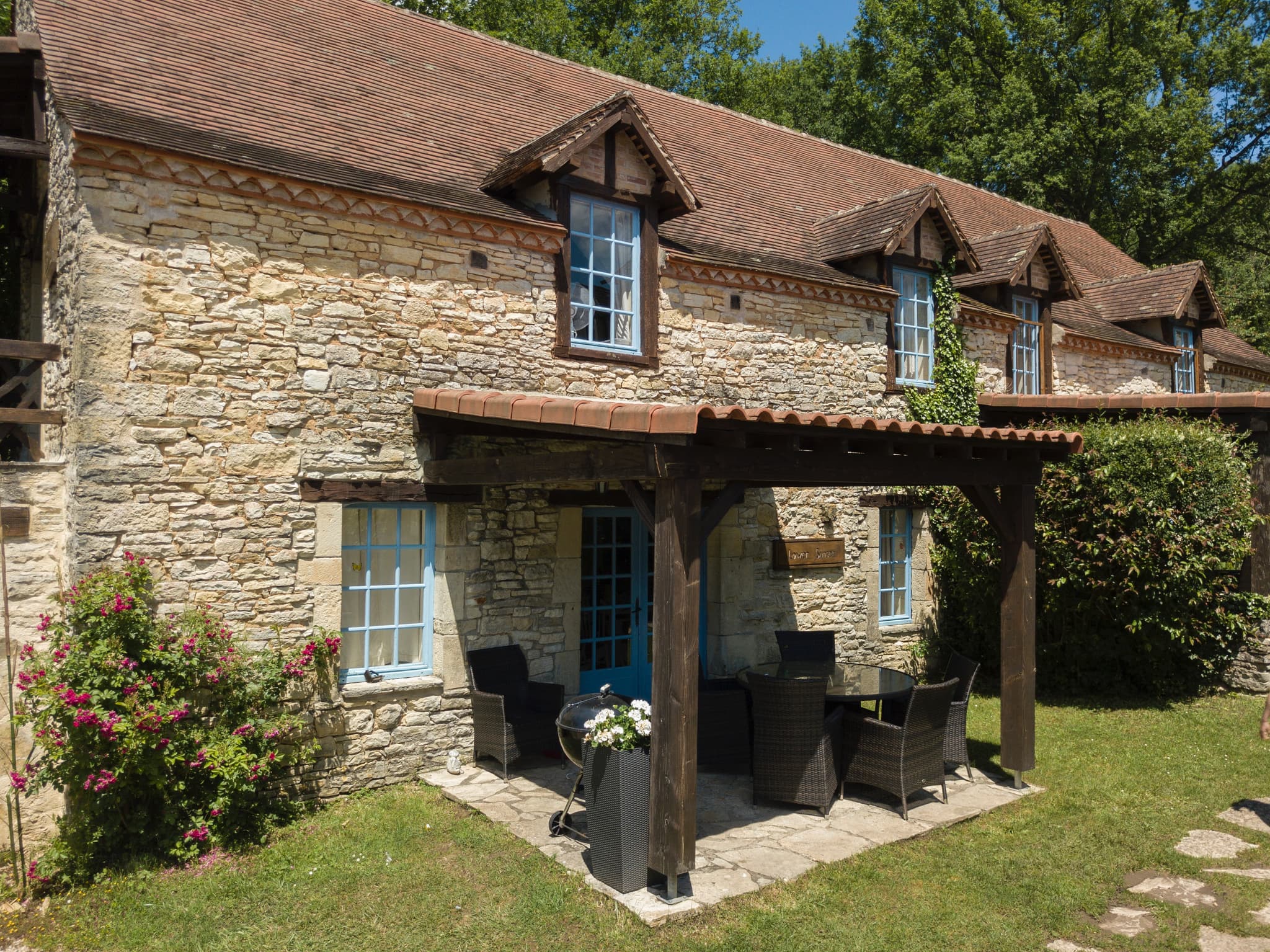 Entrée et terrasse