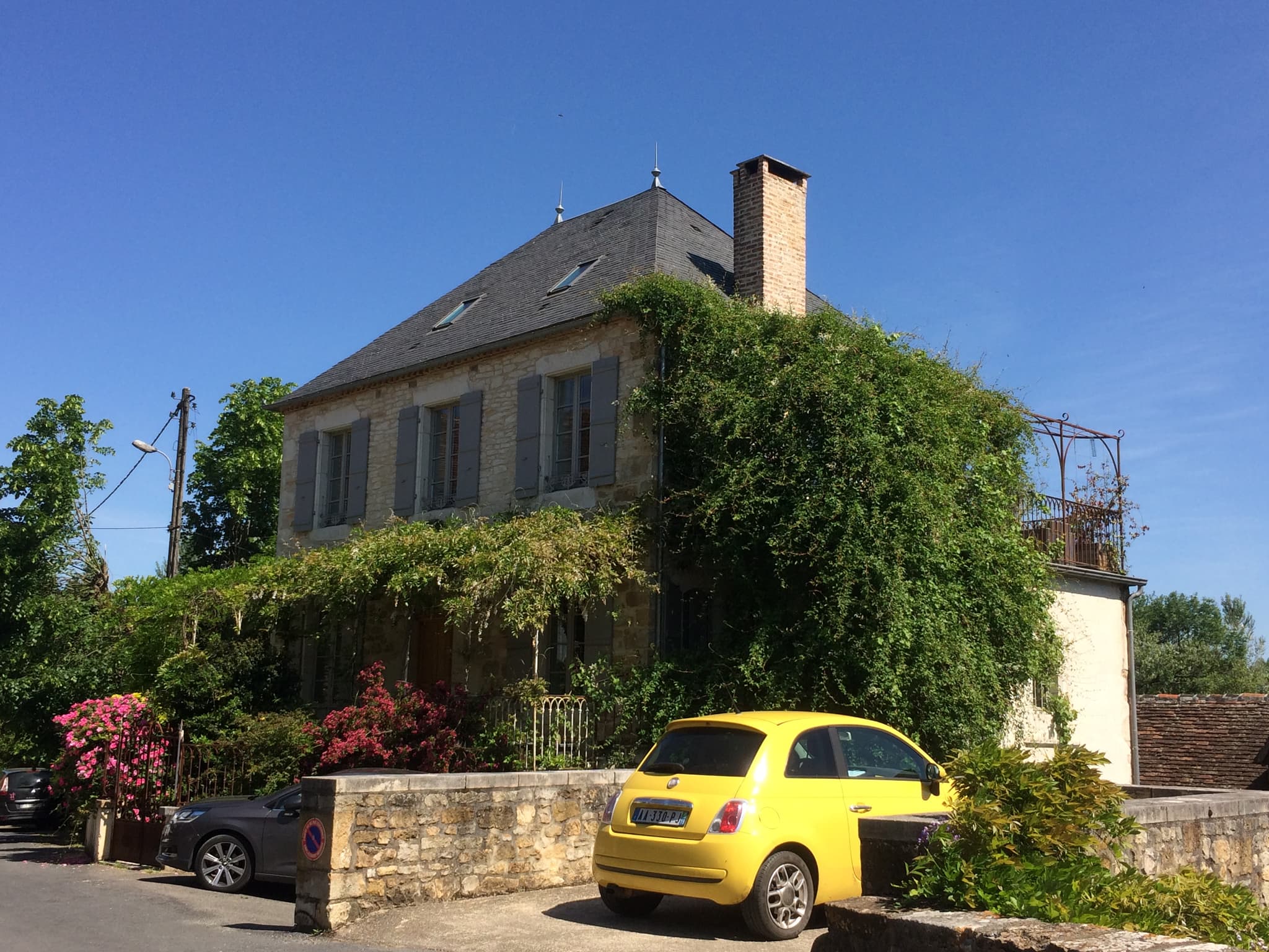 La Terrasse-Carennac-extérieur-parking