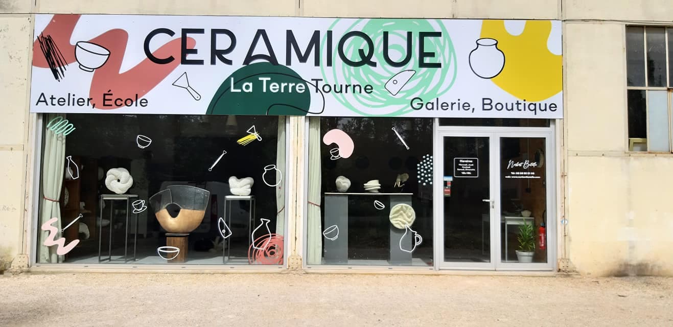 La Terre Tourne