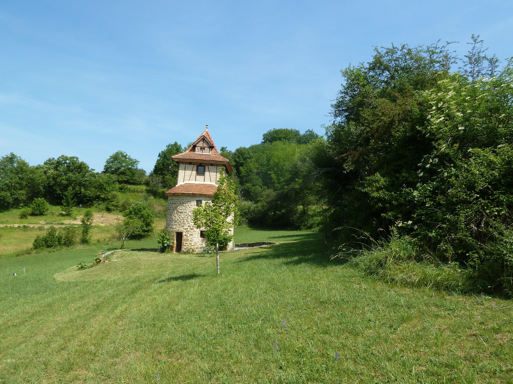 Le pigeonnier et son jardin