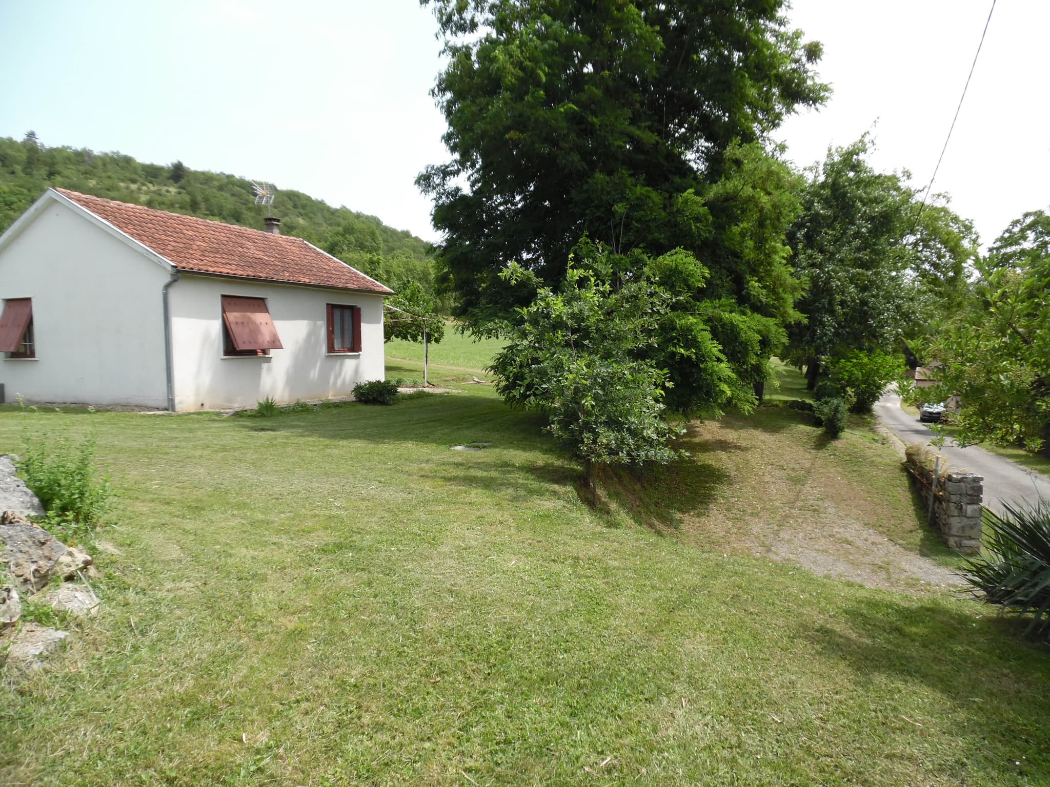 Vue depuis la route , sud/ sud.ouest