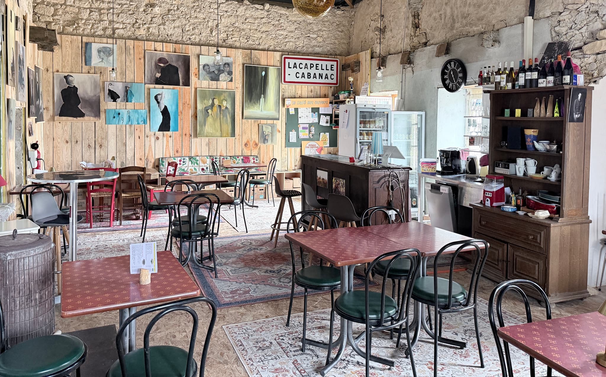 Café associatif En haut des marches