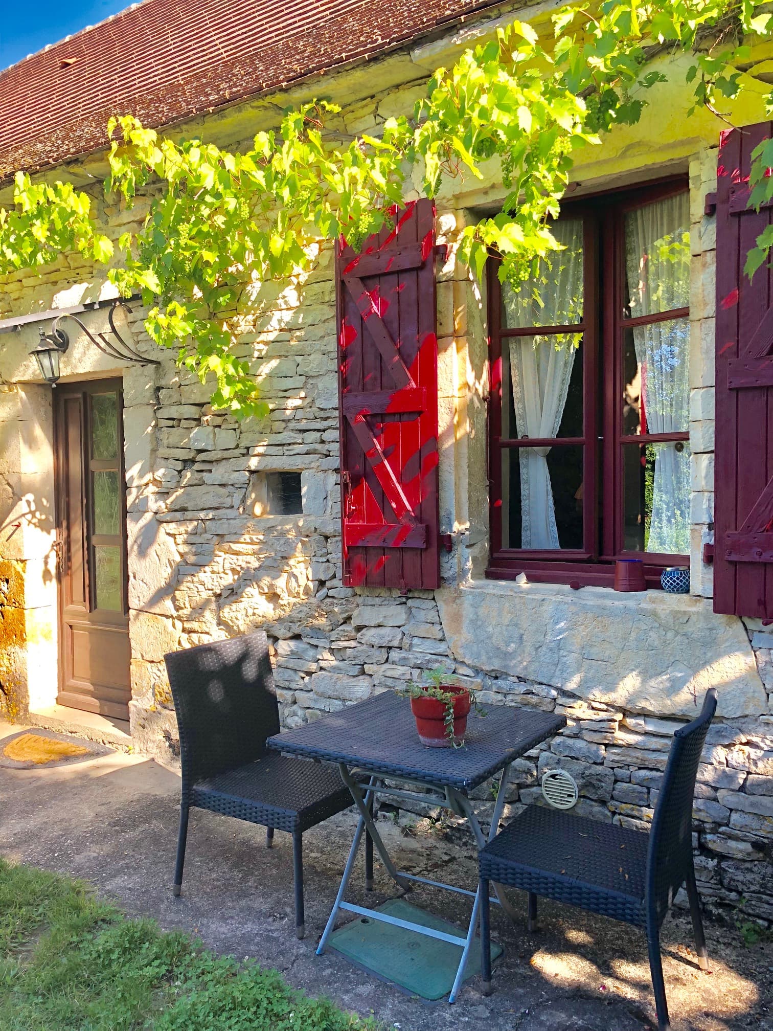 devant la porte