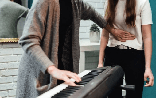 Jeux sonores et technique vocale