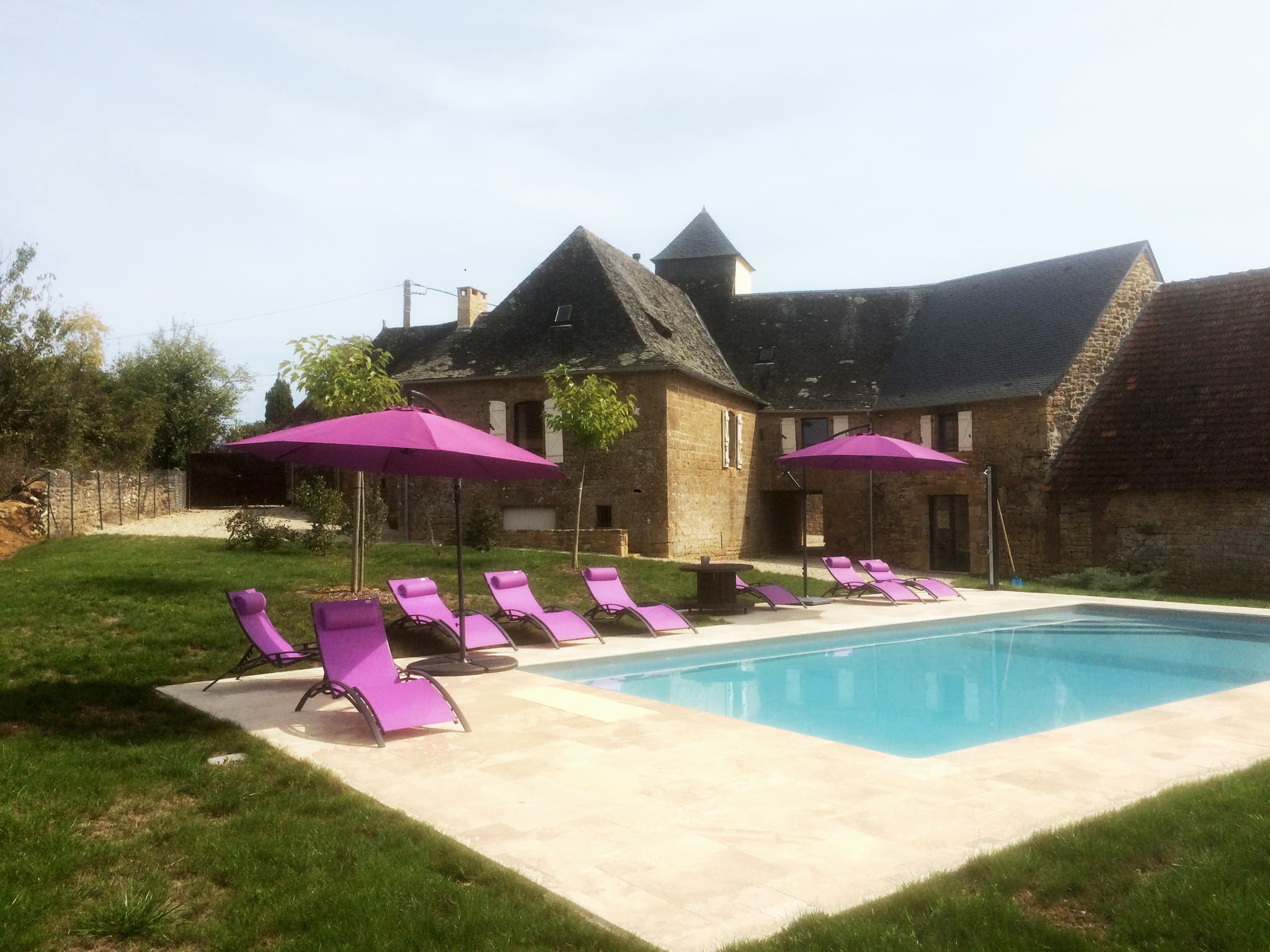 Meublé Domaine de Montagnac-Cavagnac-maison coté piscine