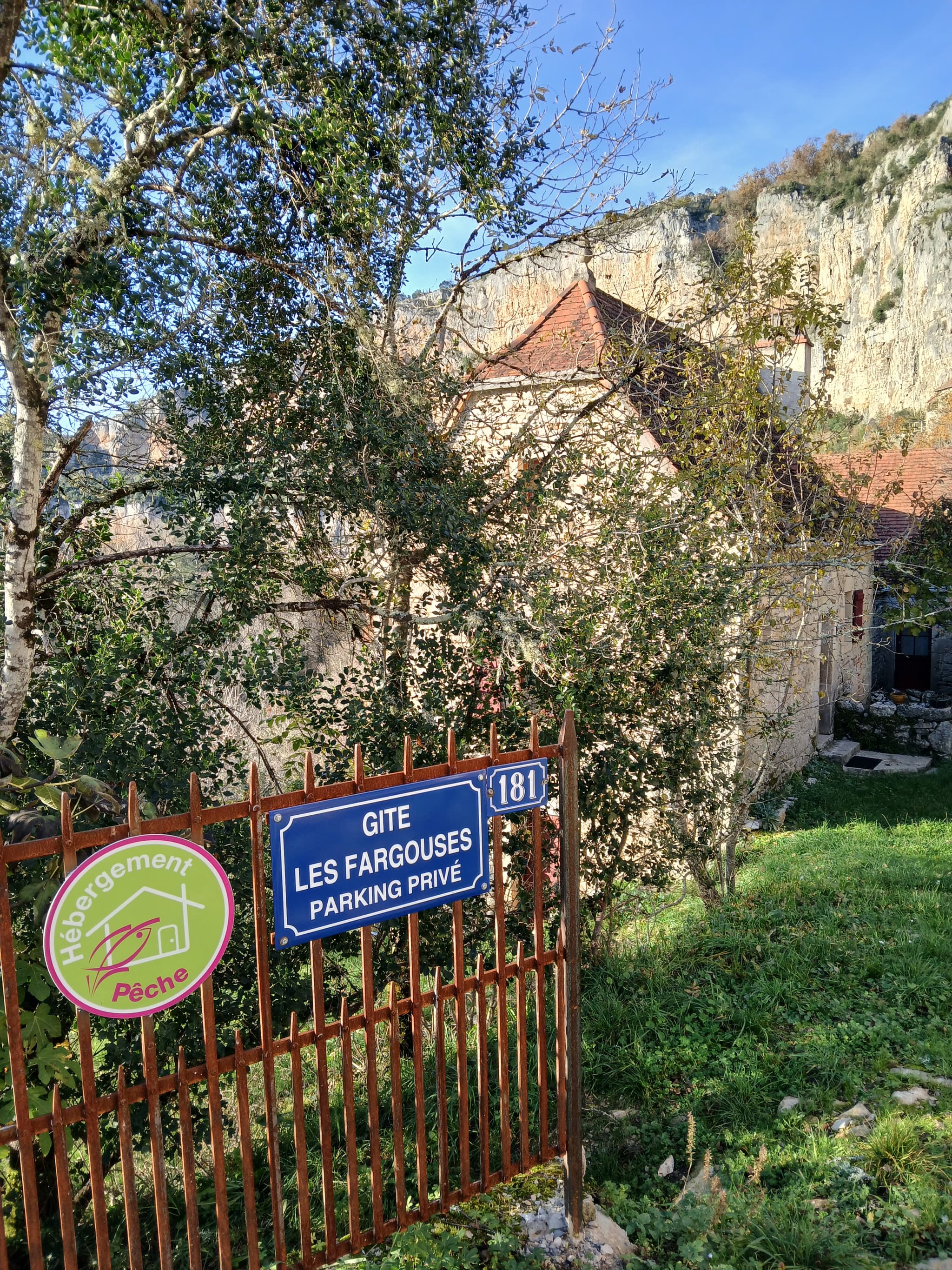 photo parking sauliac