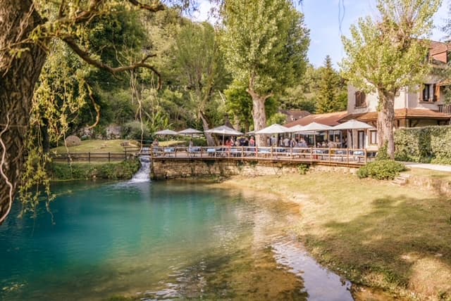 Terrasse au bord de l'eau