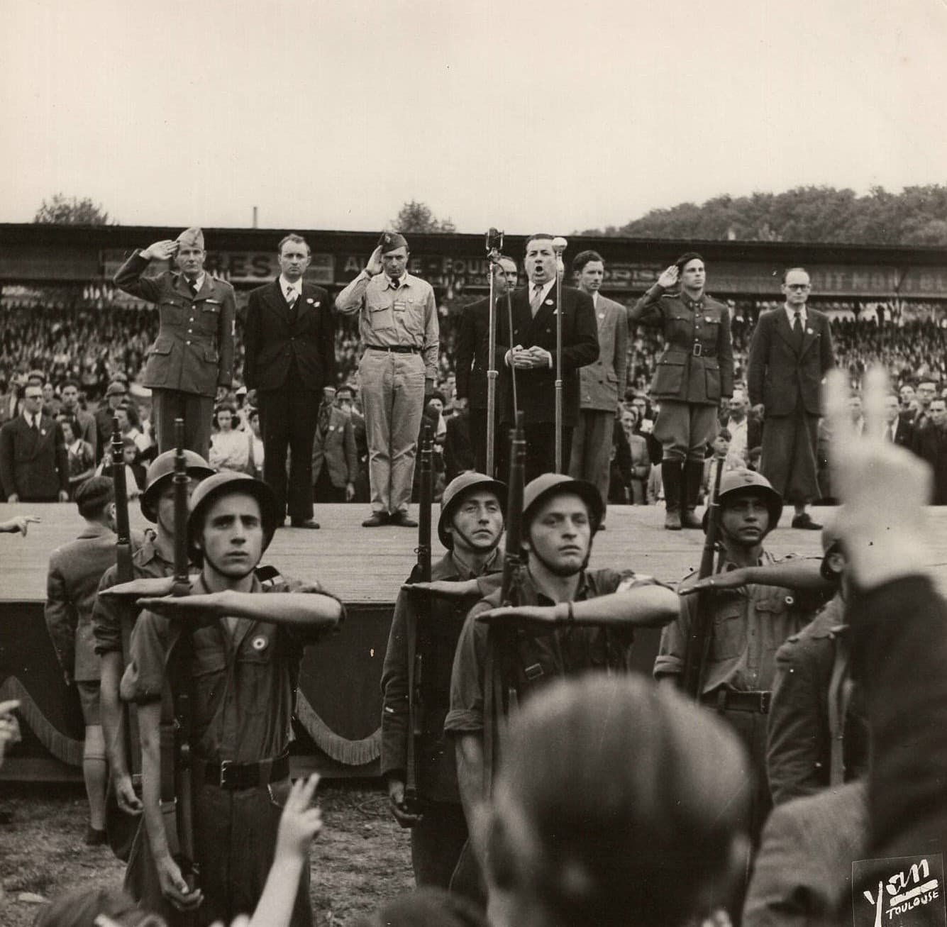Inauguration du stade Jean-Jacques Chapou à Toulouse (septembre 1944)