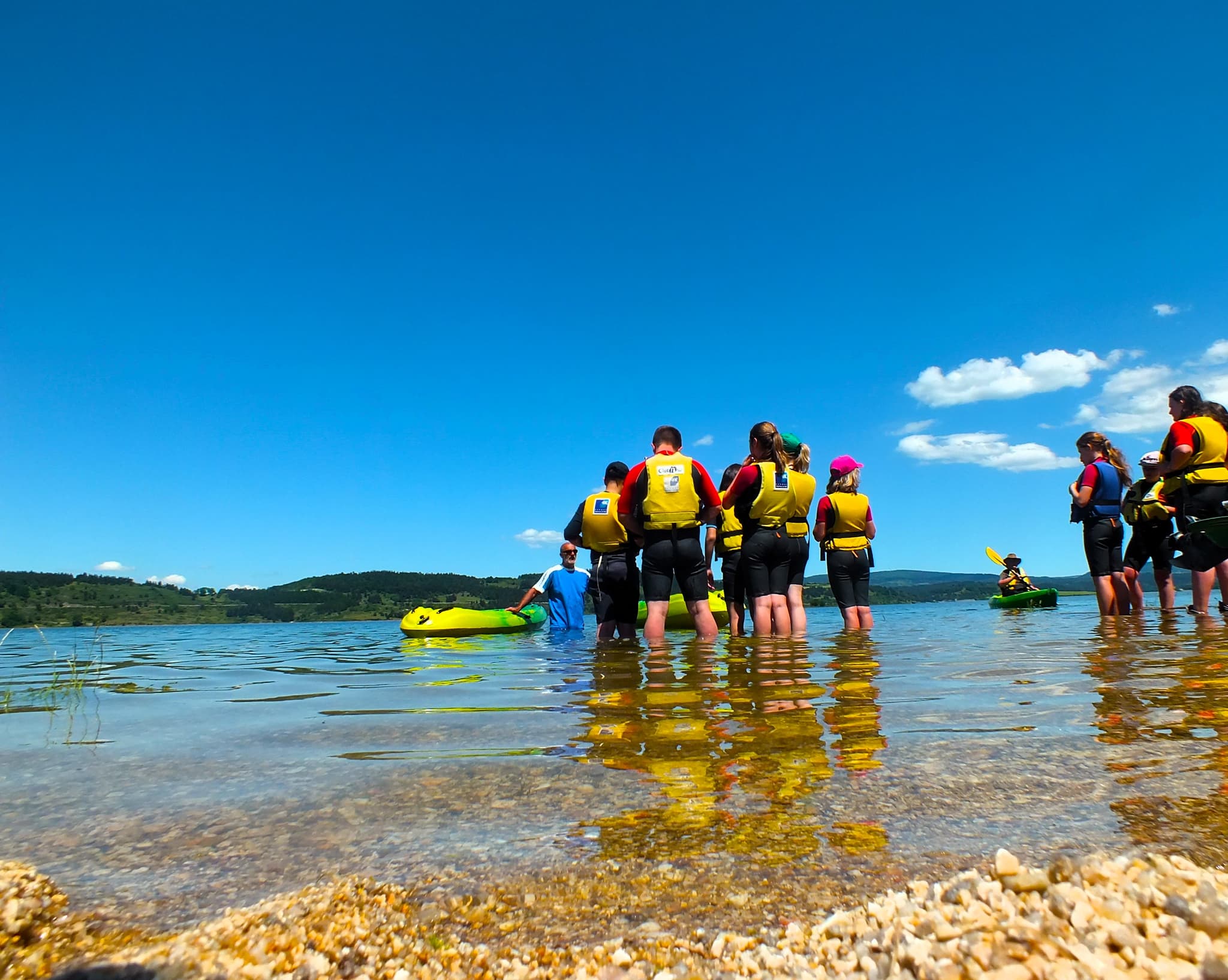 Canoës sur le Lac de Naussac
