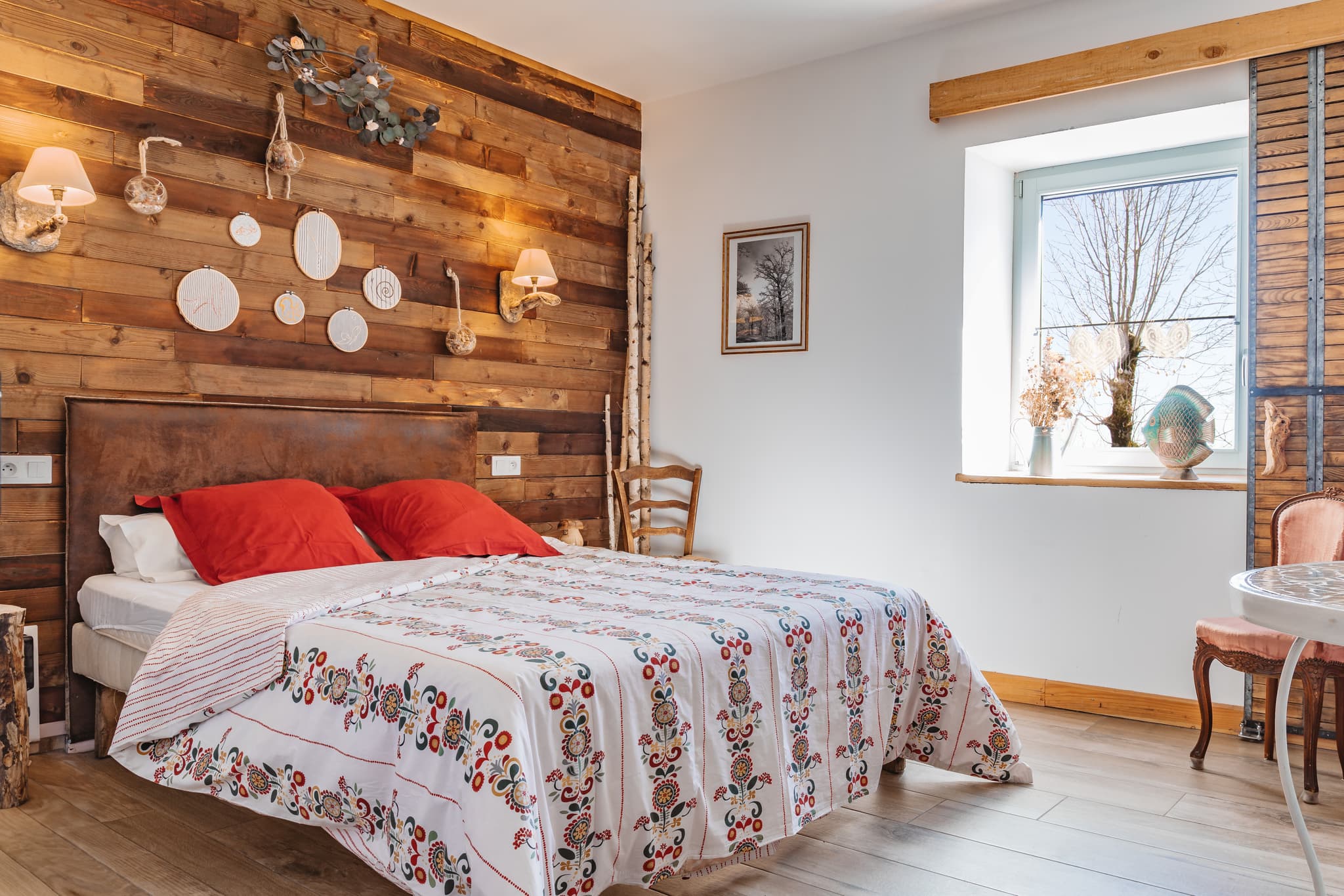 Grande chambre lumineuse