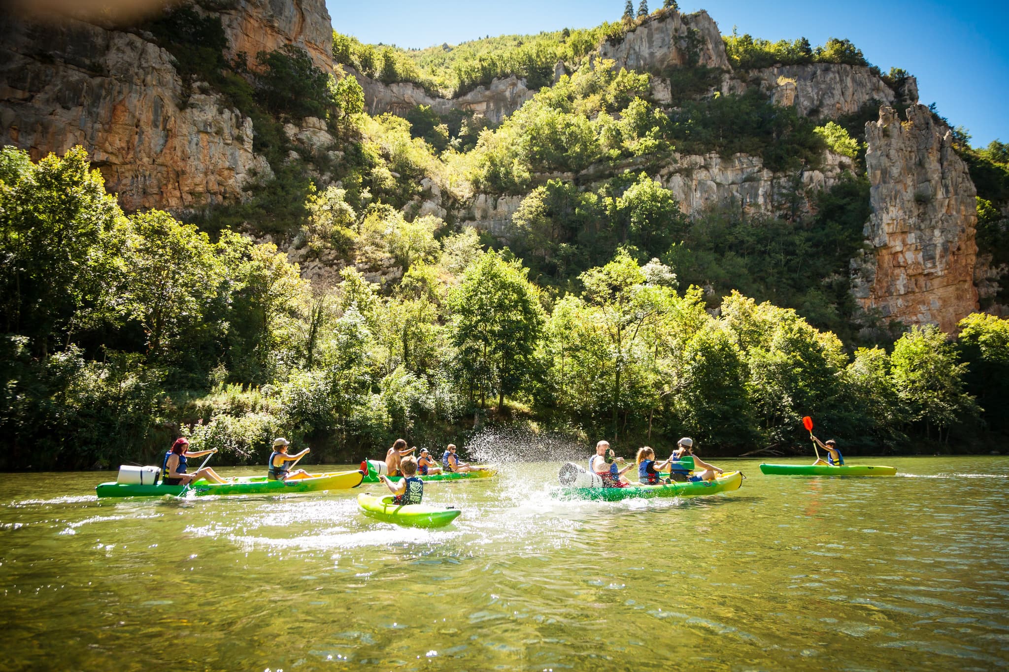 Descente en groupe sur le Tarn