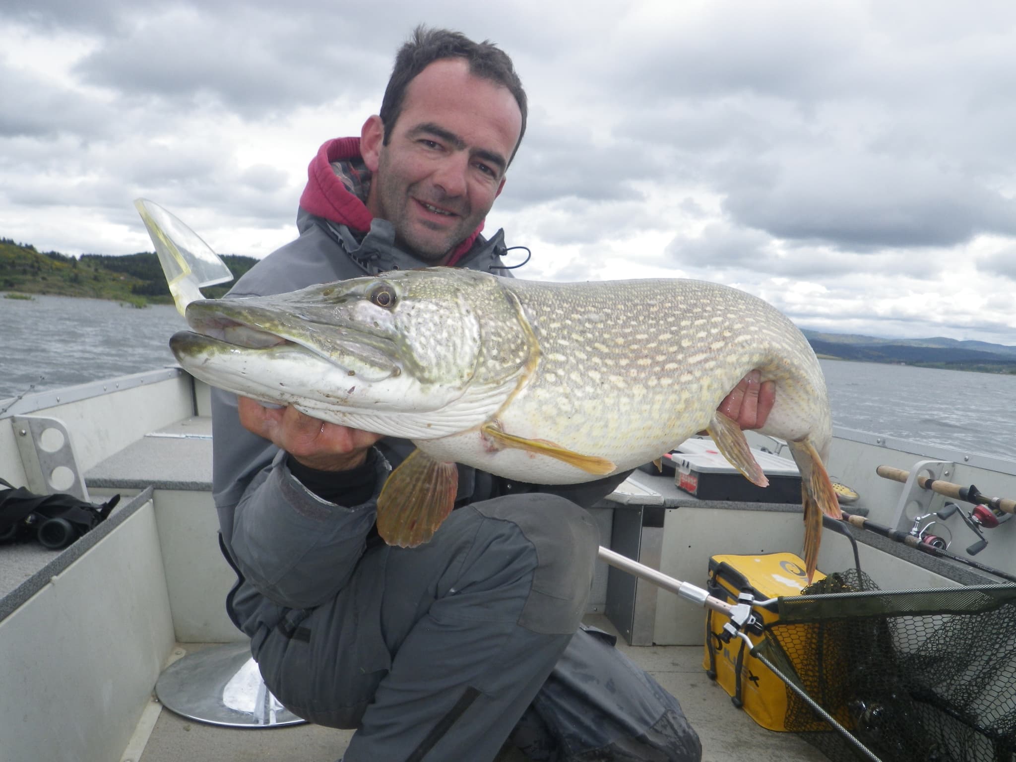 Gros brochet lac de Naussac