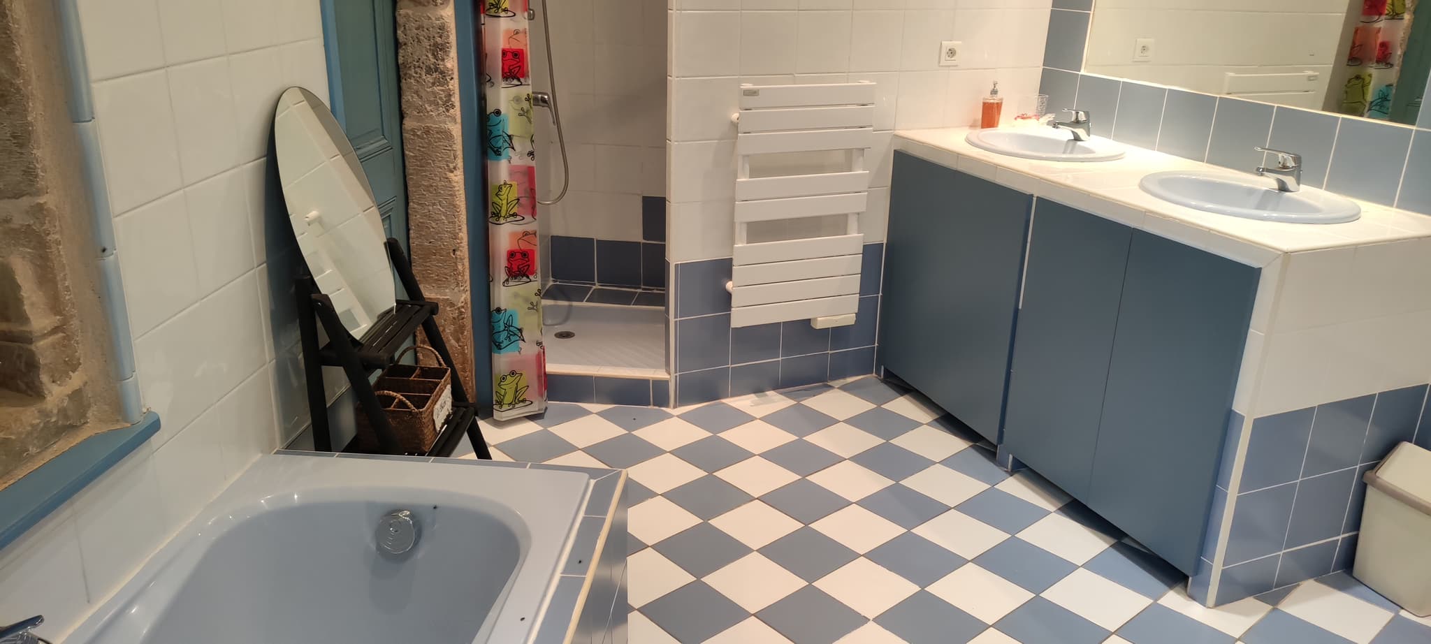 Gîte Les Sambucs à Inos (Olivier Poujol) - salle de bain et d'eau