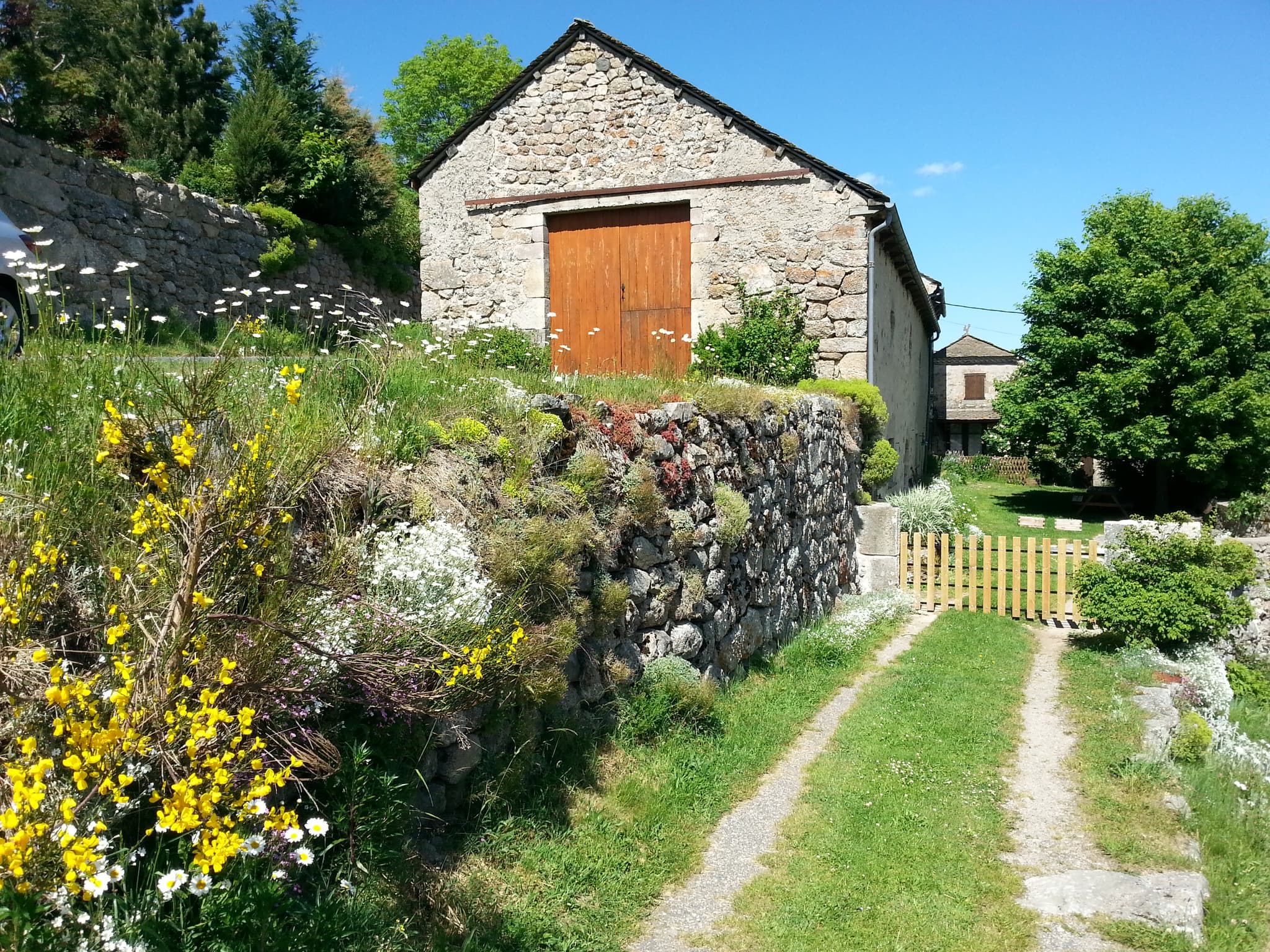 Entrée dans la cour