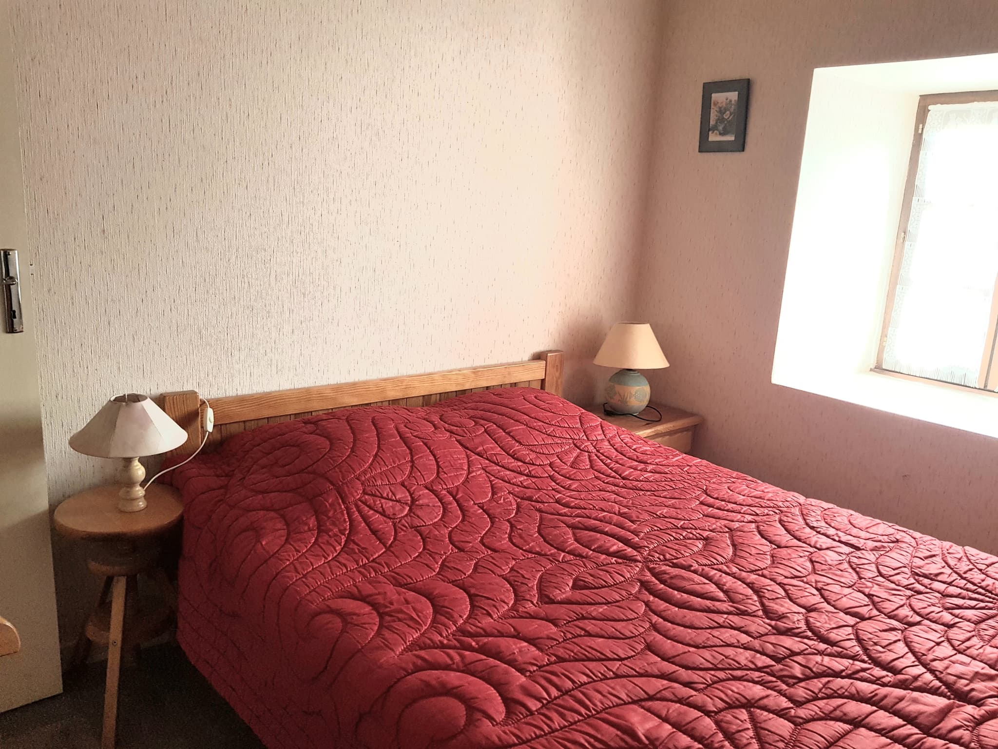 1ère Chambre - lit 2places, 2 lampes de chevets