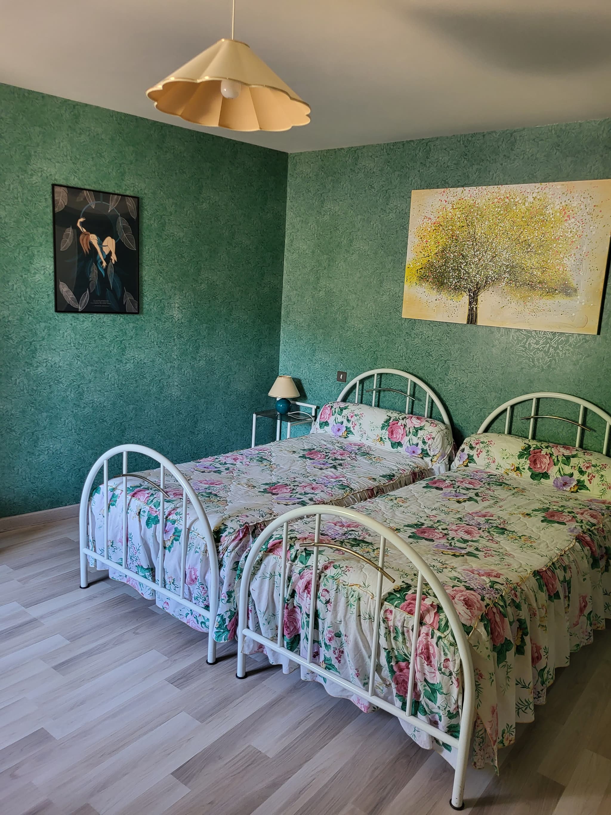 Chambre deuxième étage 2 lits en 90