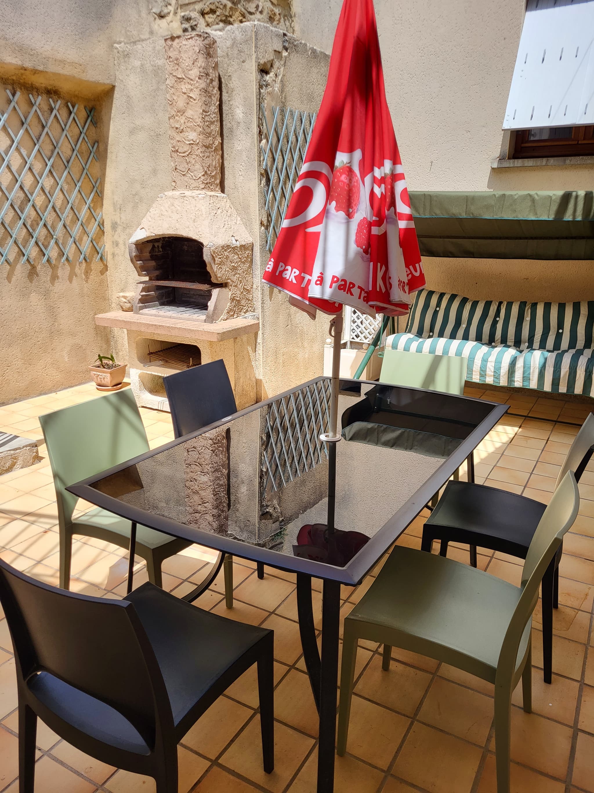 Terrasse intérieure accés aux chambres