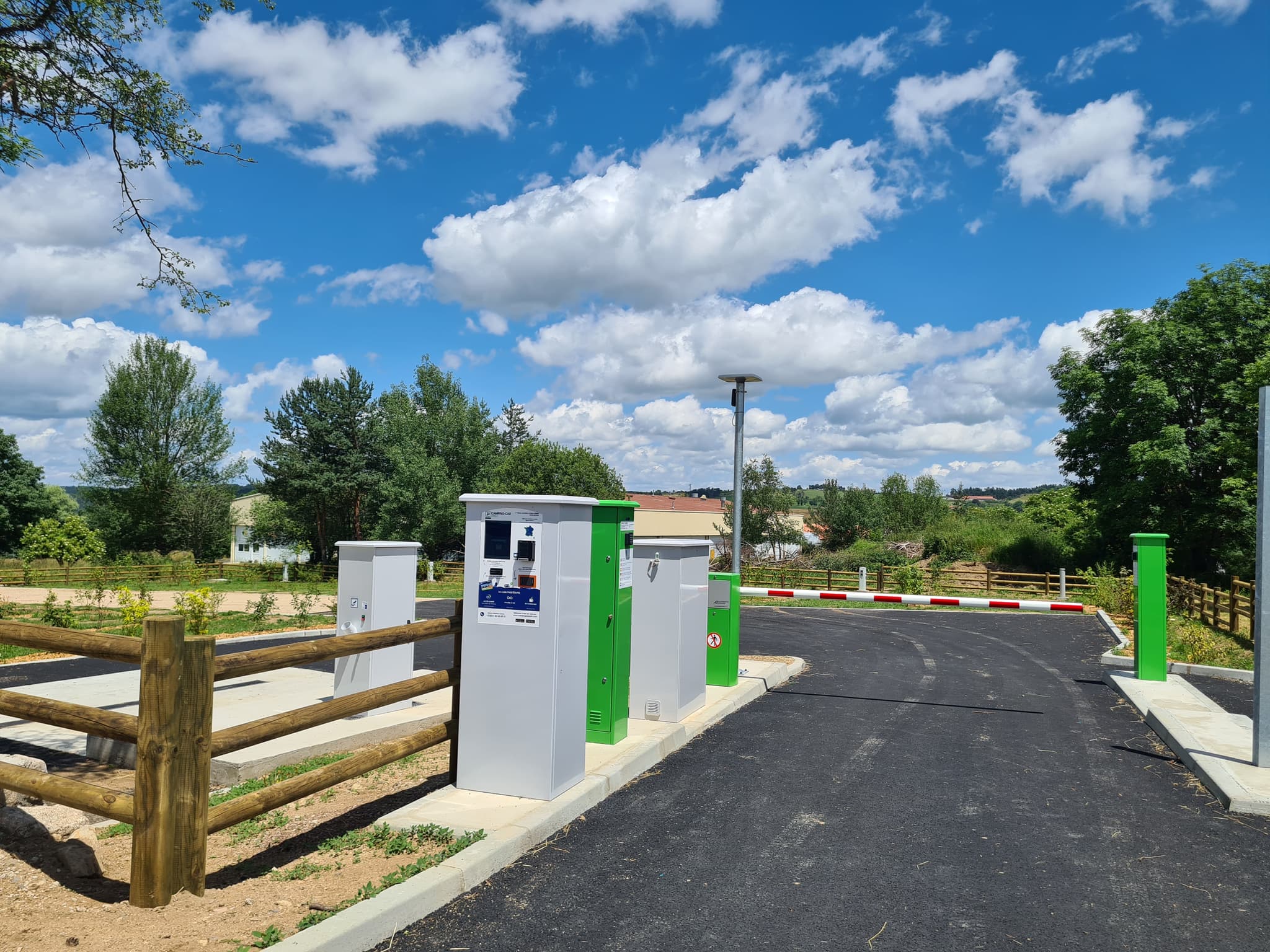 Camping-car Park-Chambon-le-Chateau-1