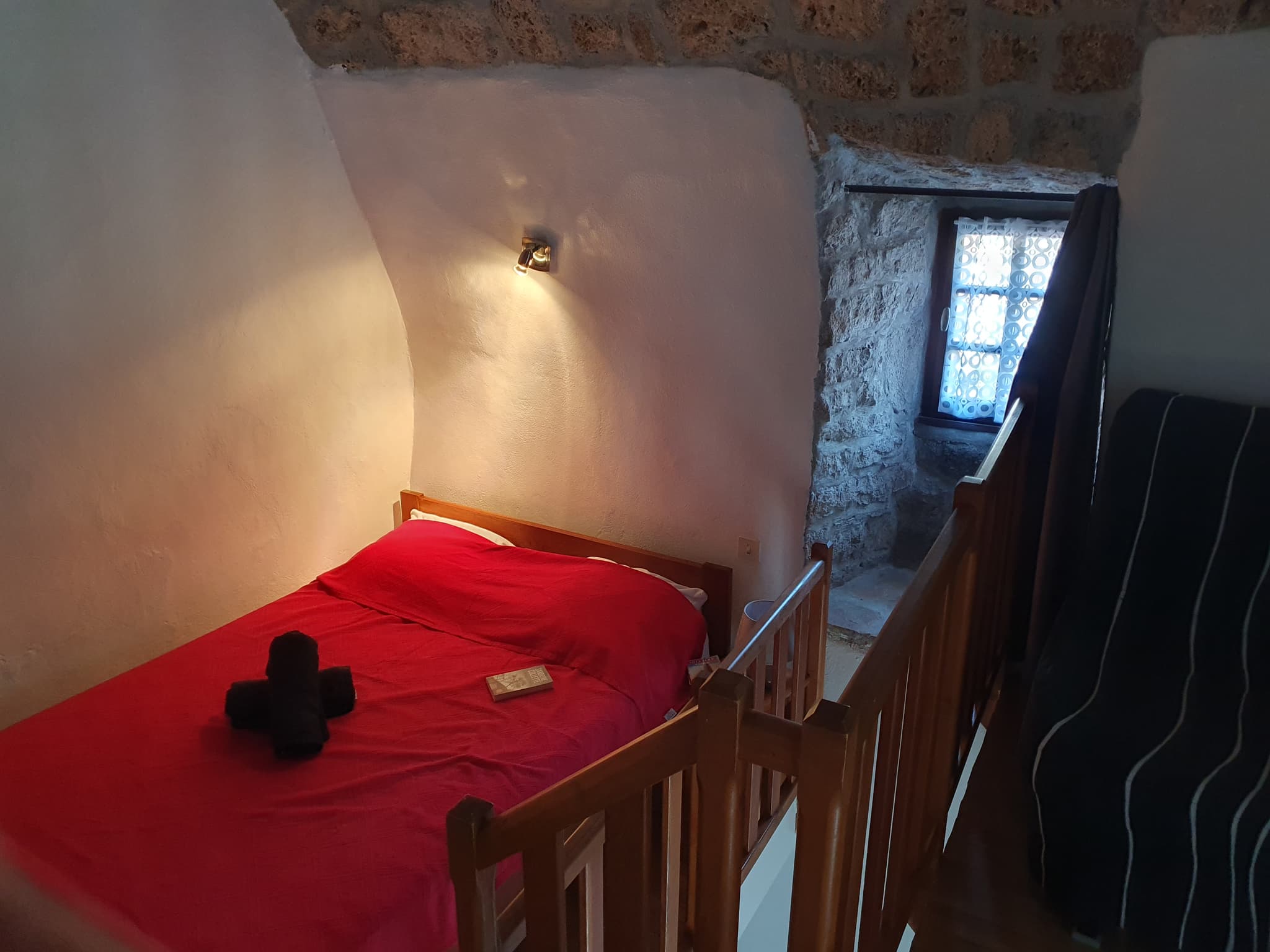 Chambre étage, côté lit