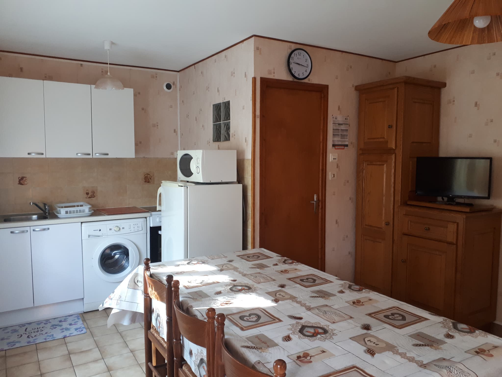 Séjour - vue sur le coin cuisine