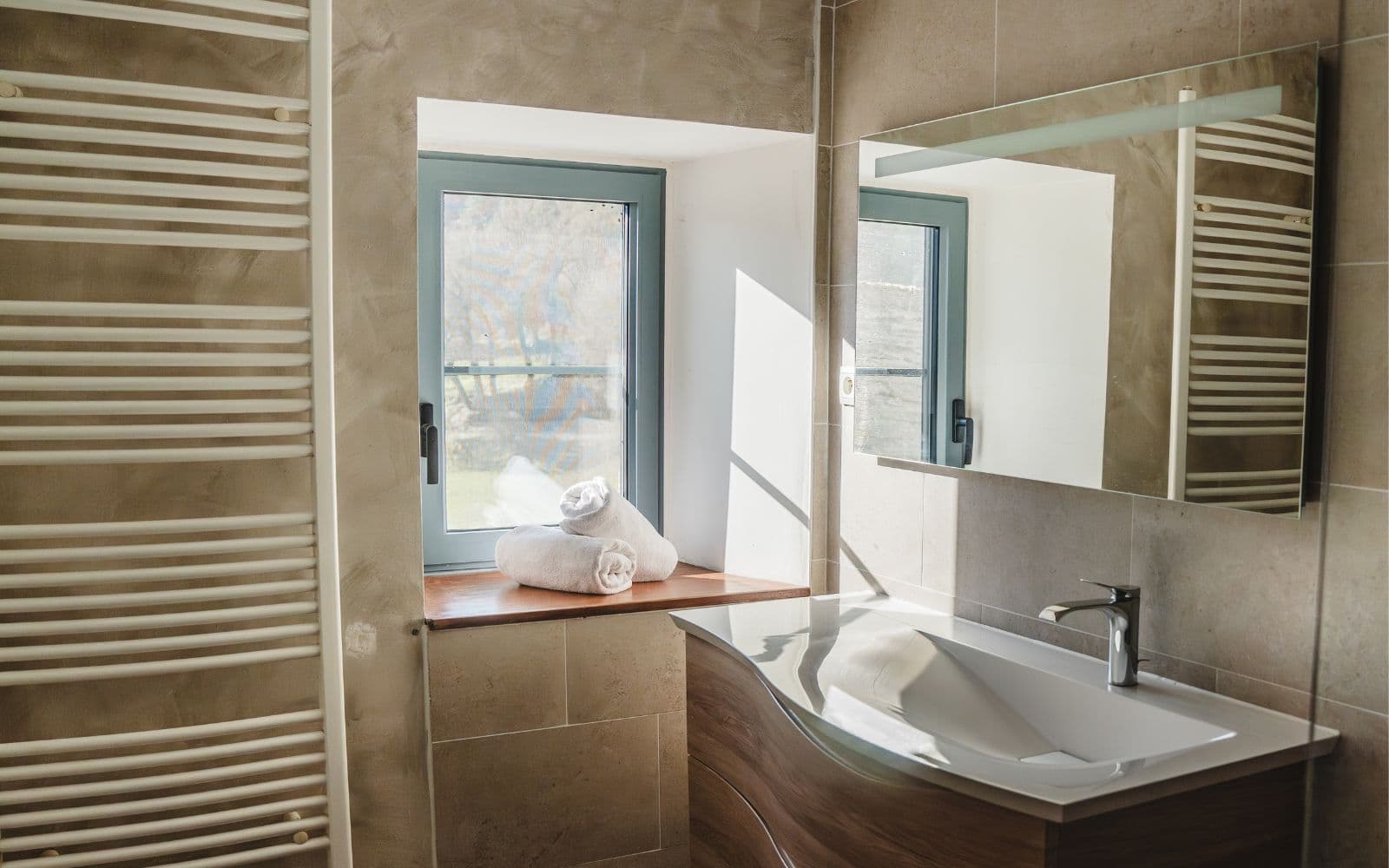 Salle de bain de la chambre double - Maison Caussenarde