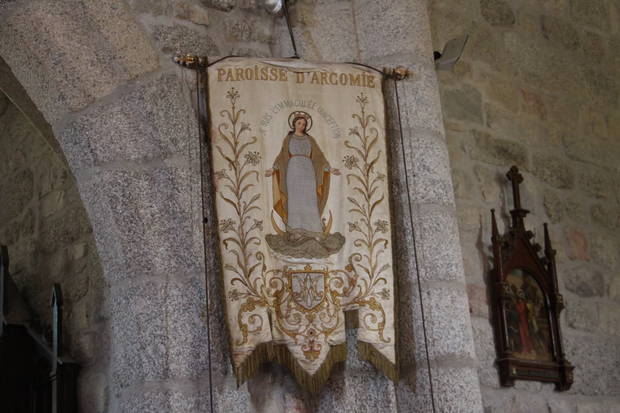 Bannière - entrée du choeur