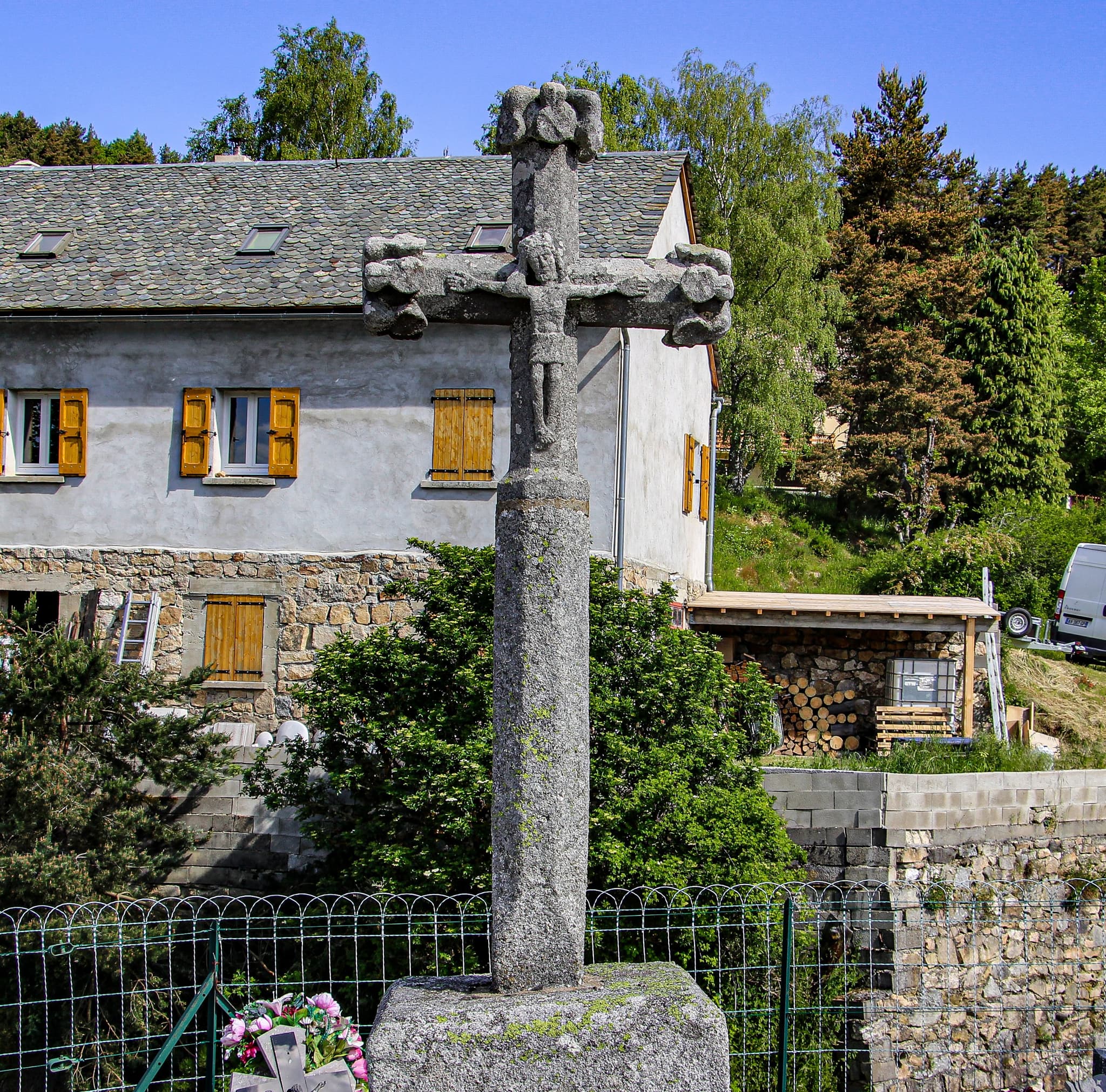 Croix cimetière Saint Juery