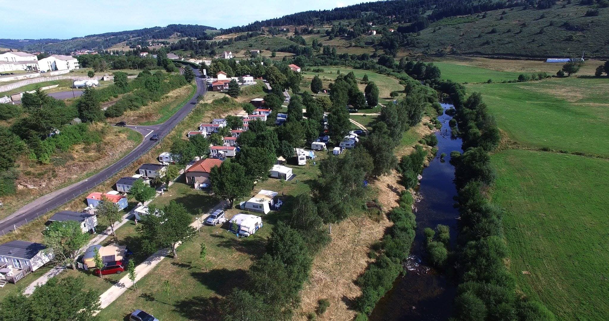 Camping*** La Cigale de l'Allier - Vue aérienne