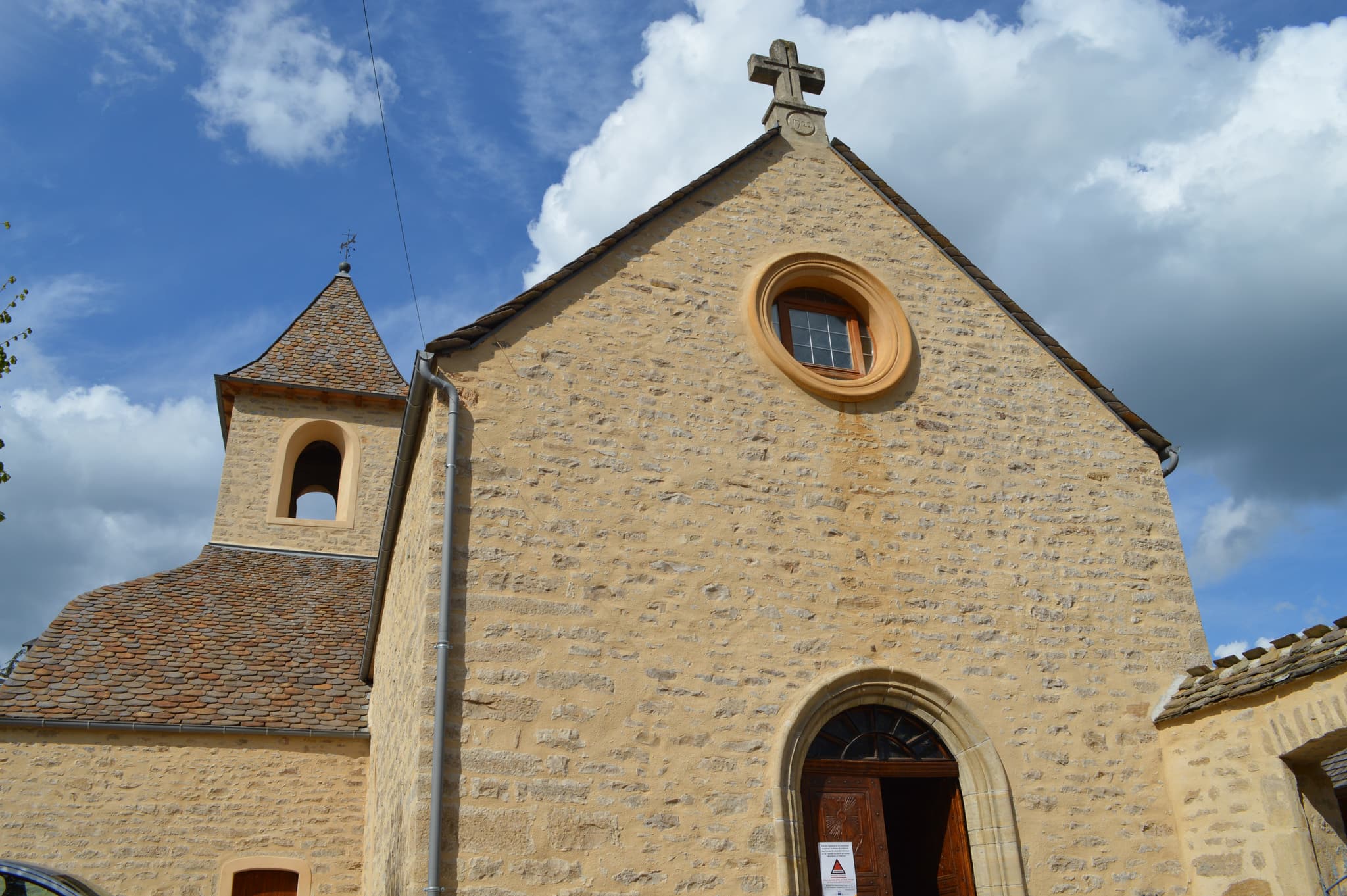 Eglise d'Auxillac - extérieur