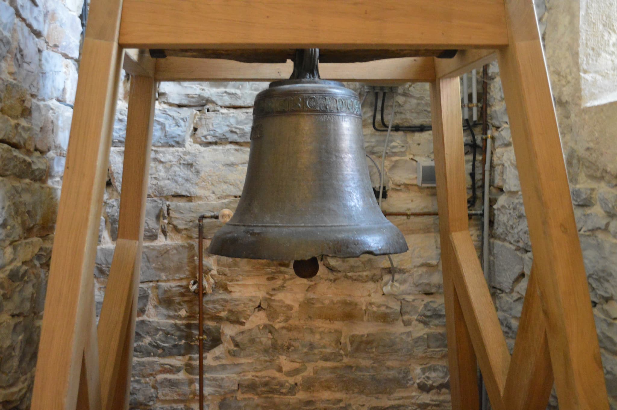 Eglise Mas St-Chély - cloche classée Monument Historique