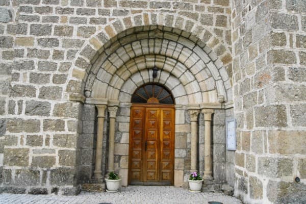 Eglise Pierrefiche