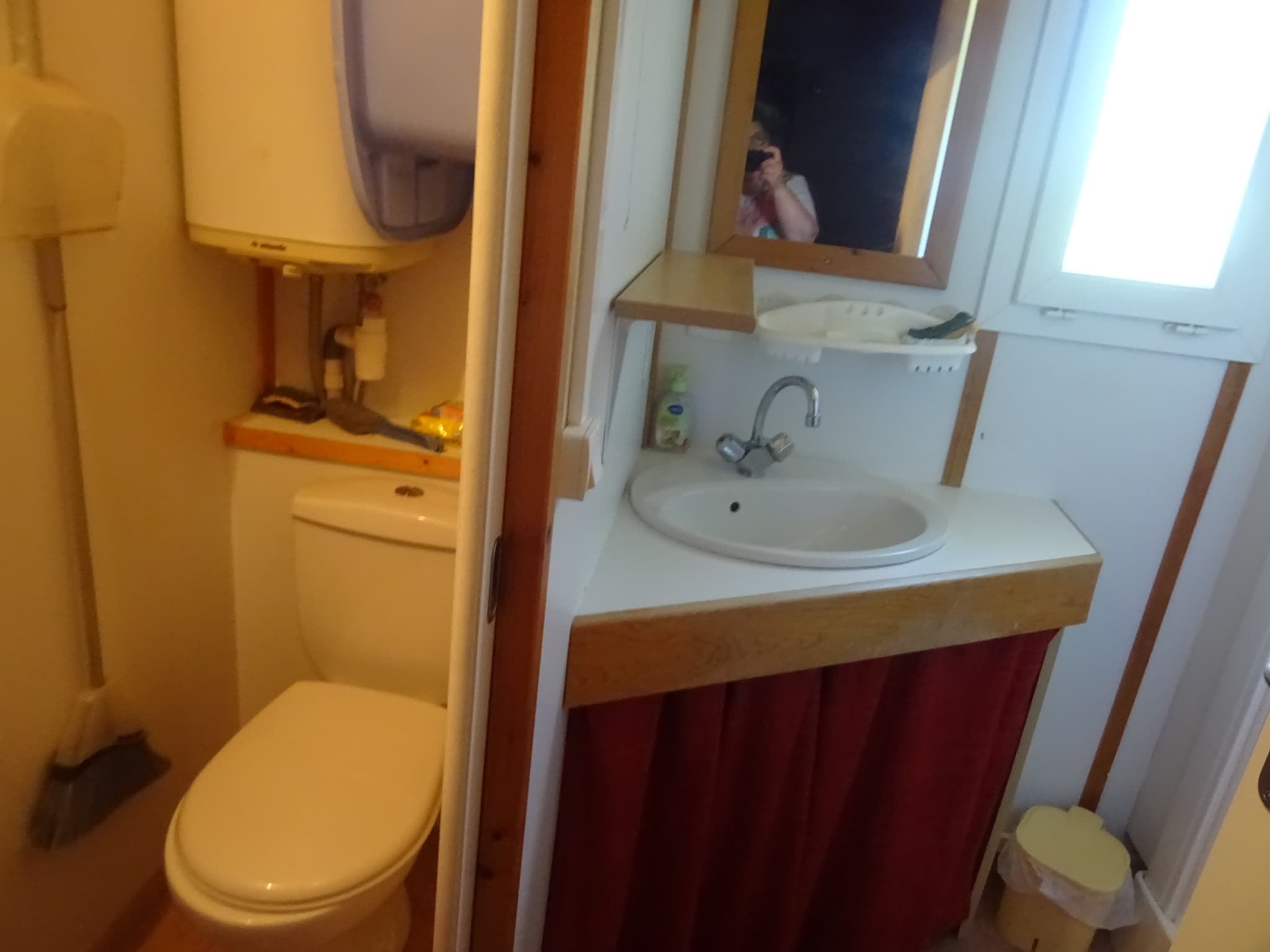 SALLE D'EAU :douche ...wc