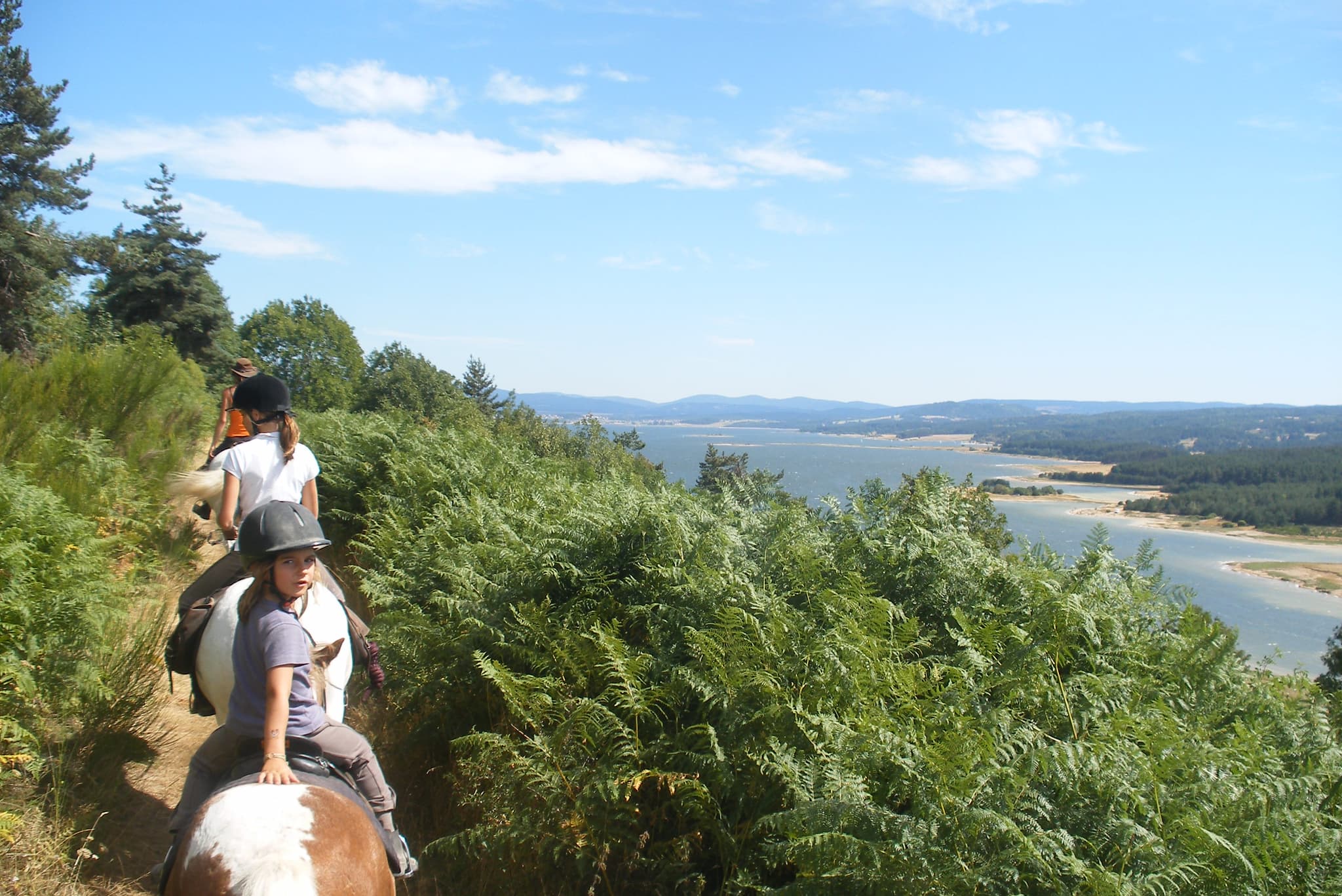 Randonnée sur les balcons du Lac de Naussac