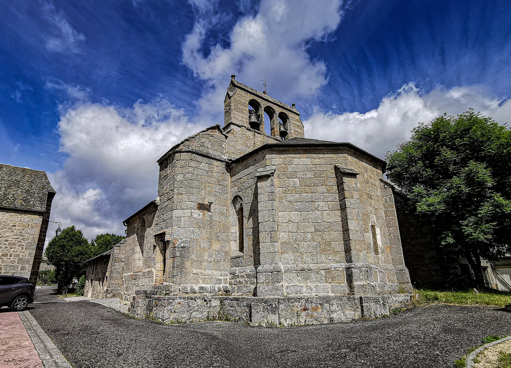 Église Arcomie - vue générale extérieure