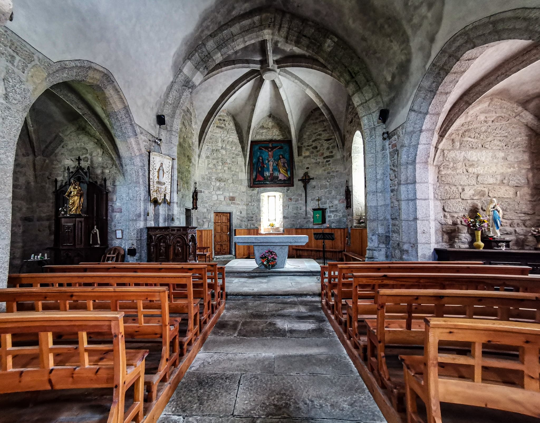 Église Arcomie - vue vaisseau central