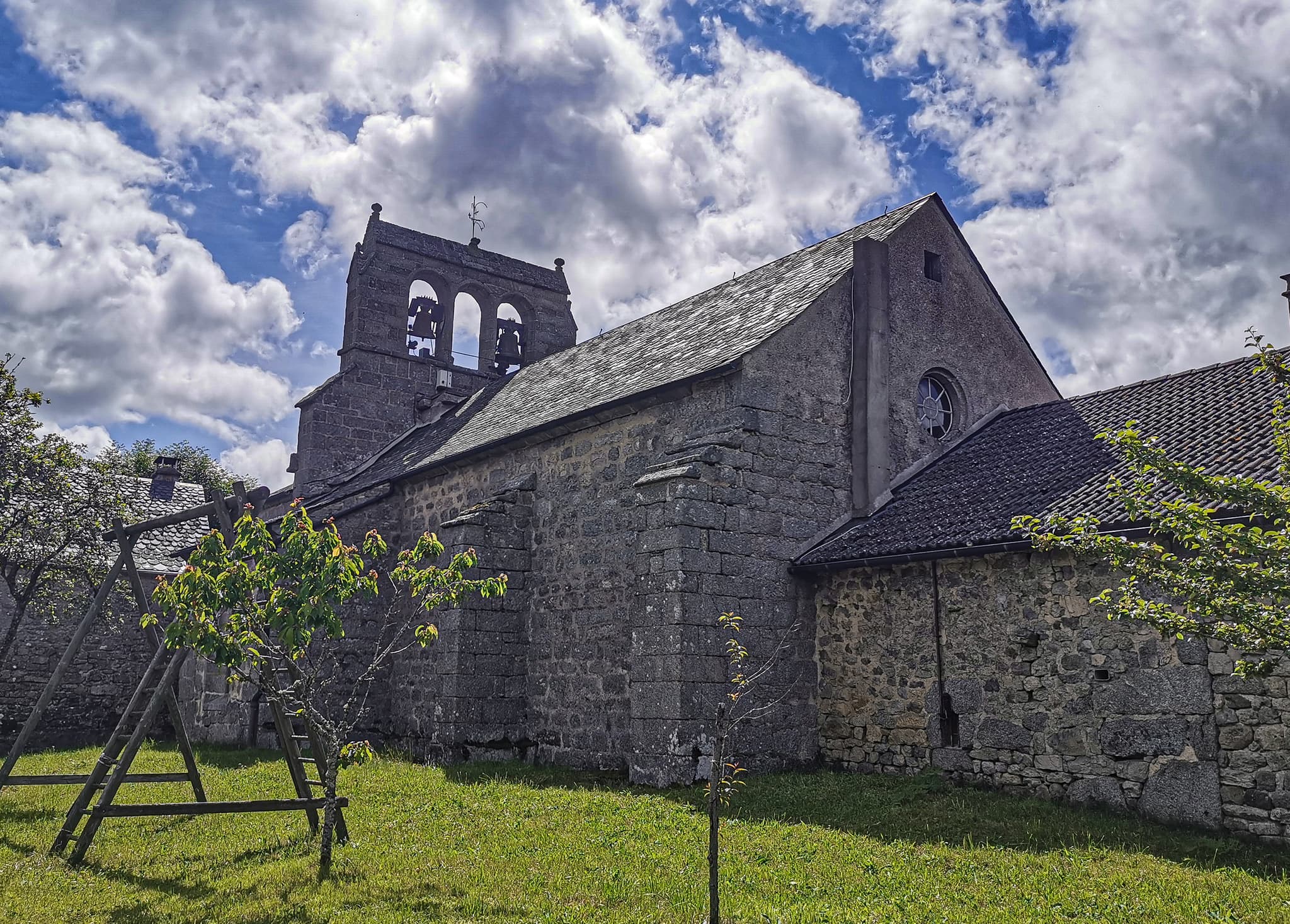 Église Arcomie - vue générale extérieure
