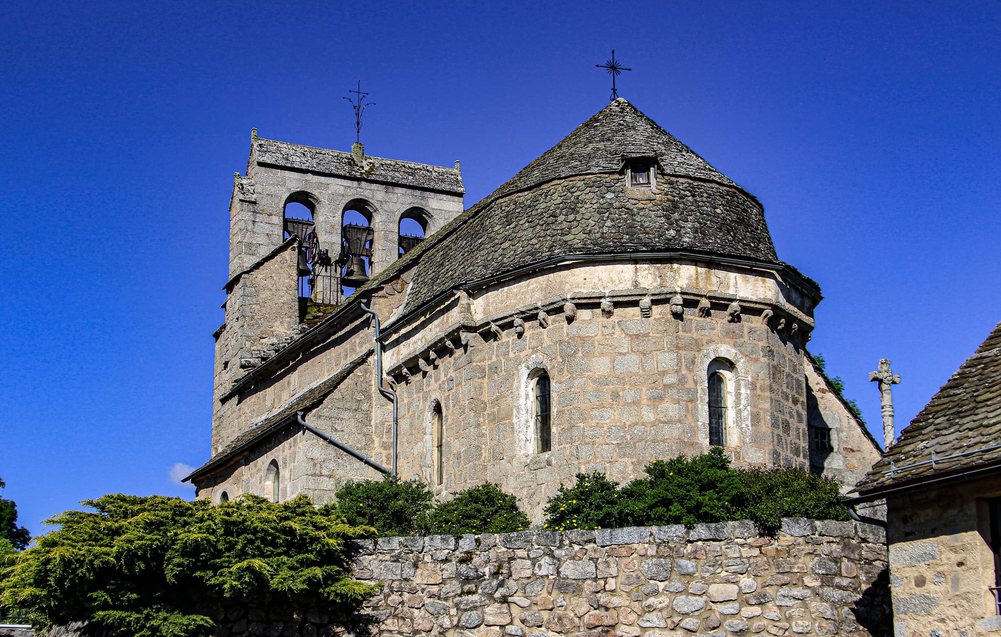 Église Fournels - vue générale extérieure