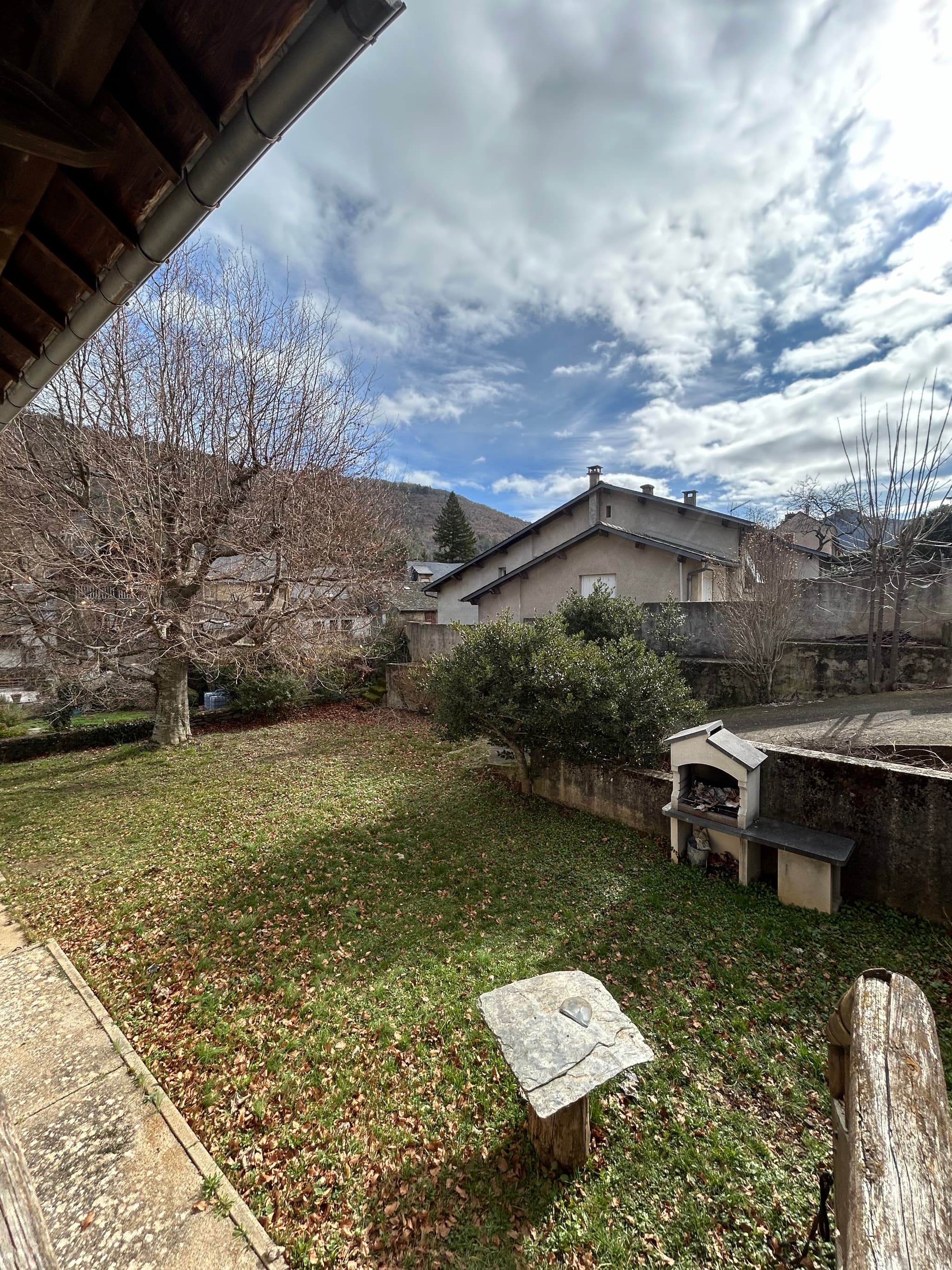 Grand jardin et terrasse