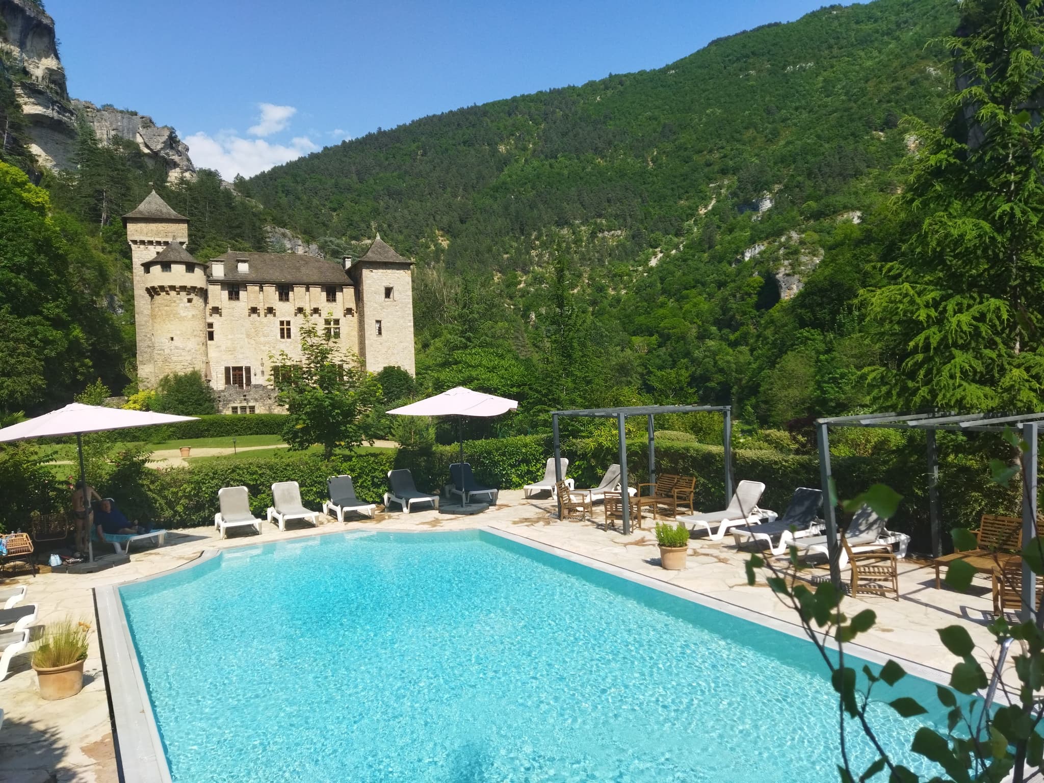 Chateau extérieur piscine
