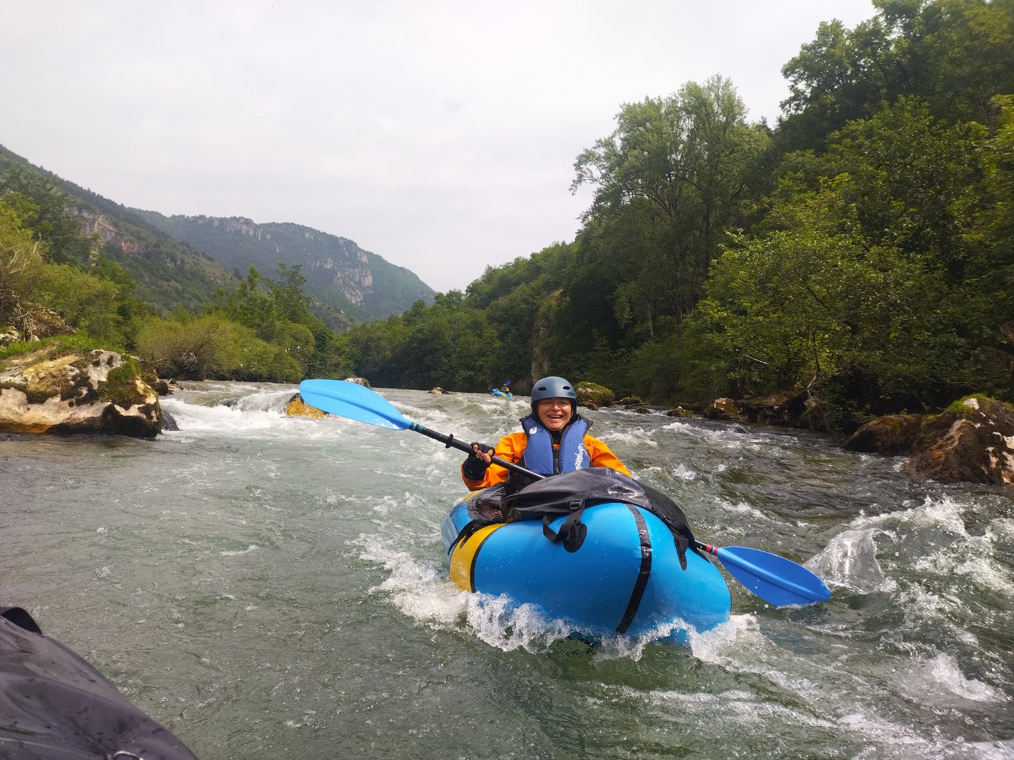 Vivre l’aventure packraft au cœur de paysages sauvages.