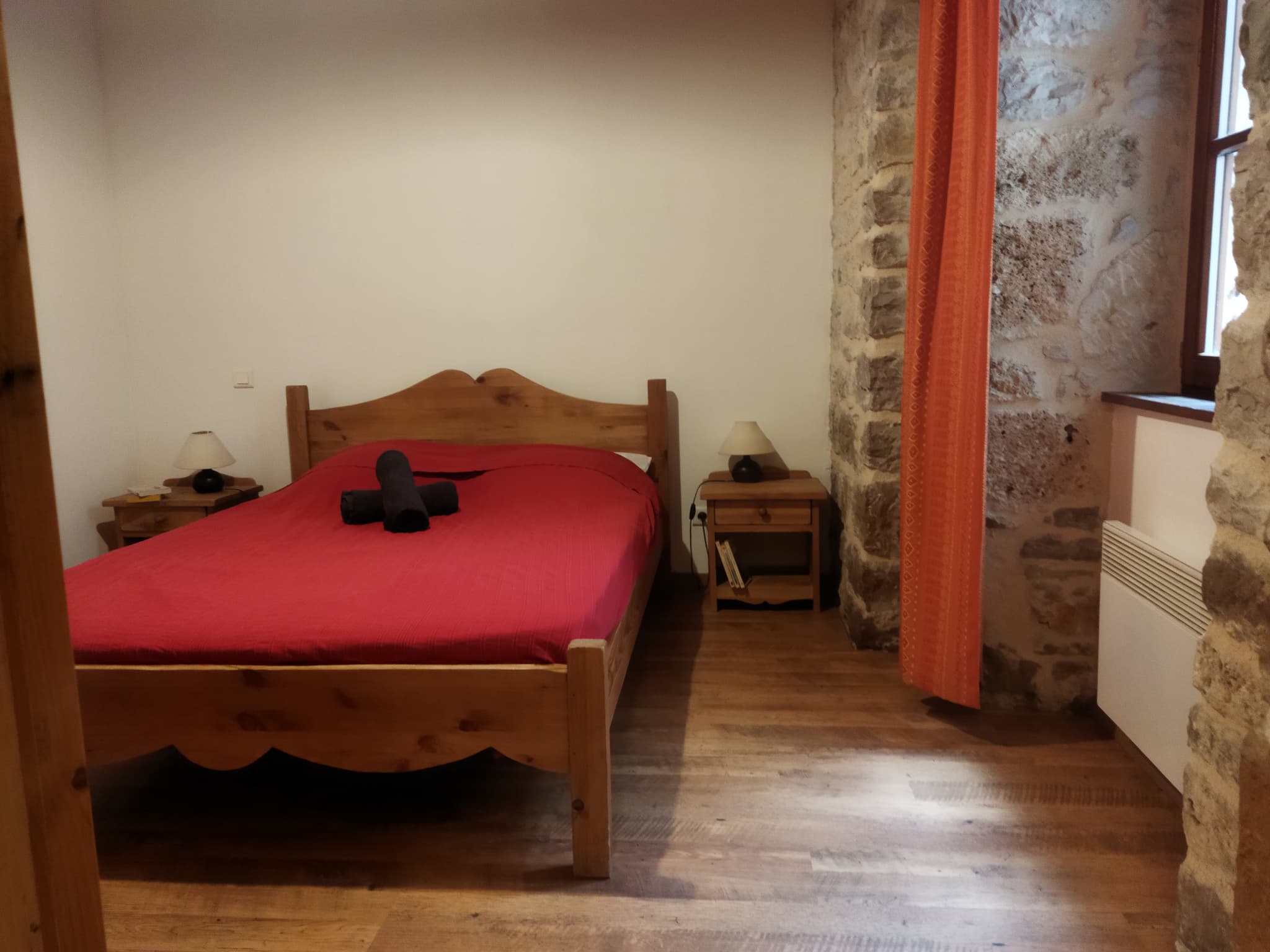 Chambre rez de chaussée 1 lit 2 places ( 140x190)