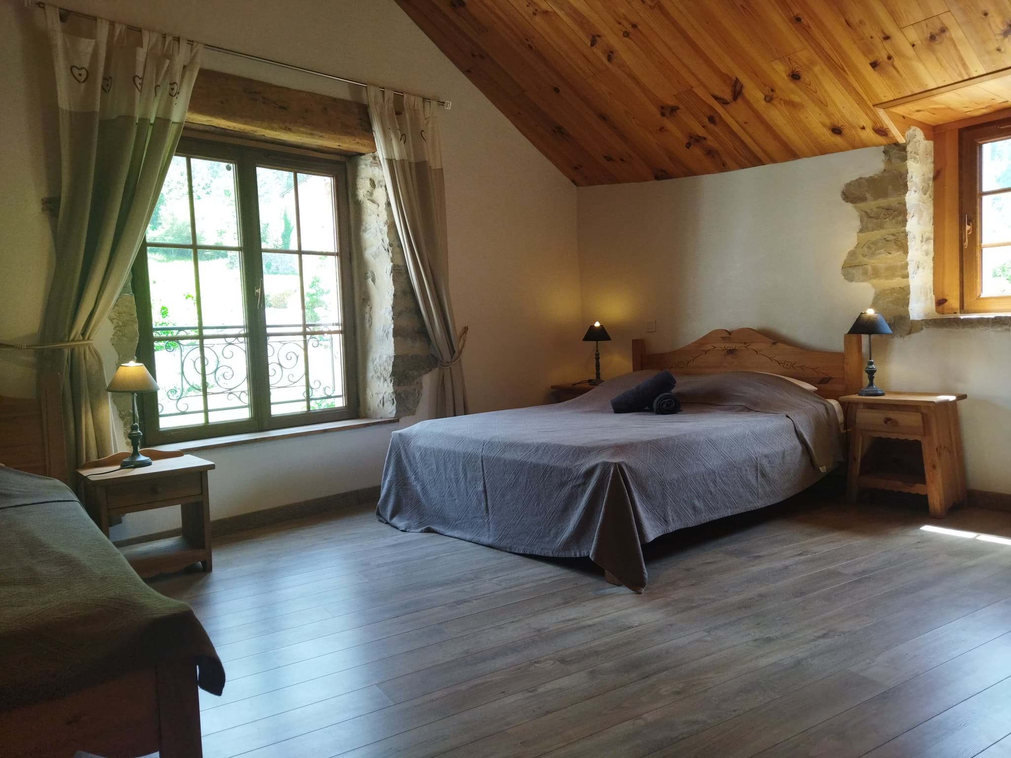 Chambre étage 2 lits simples 90x190, 1 lit double 140x190
