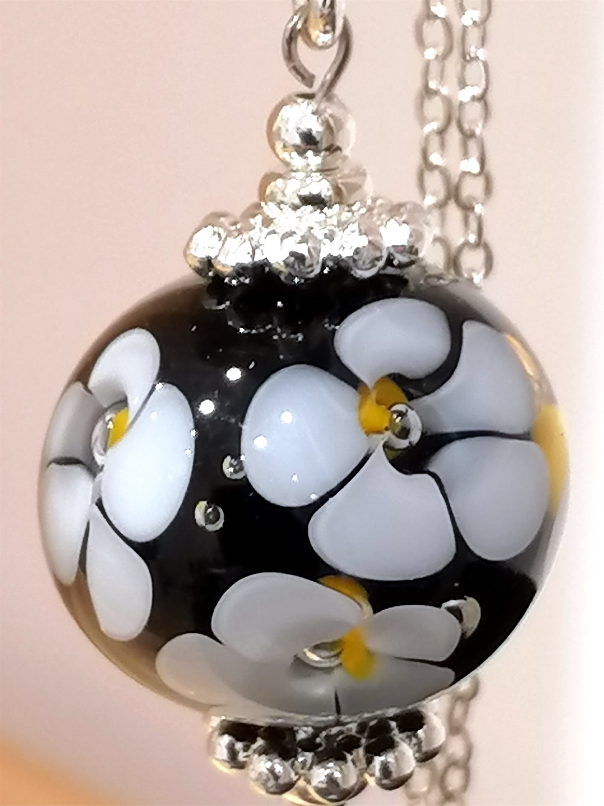 Pendentif perle noire