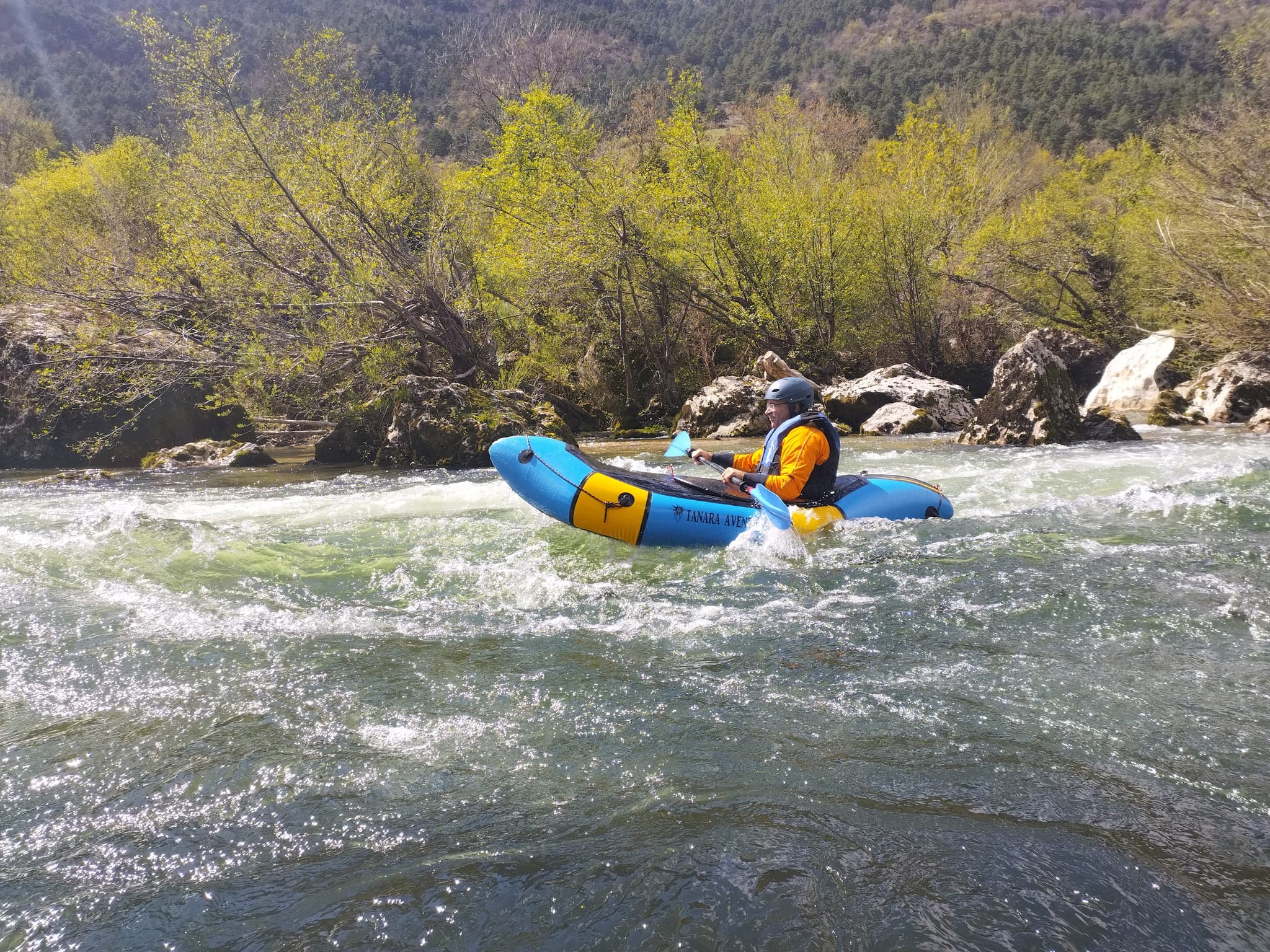 Découvrir la nature autrement grâce au packraft.