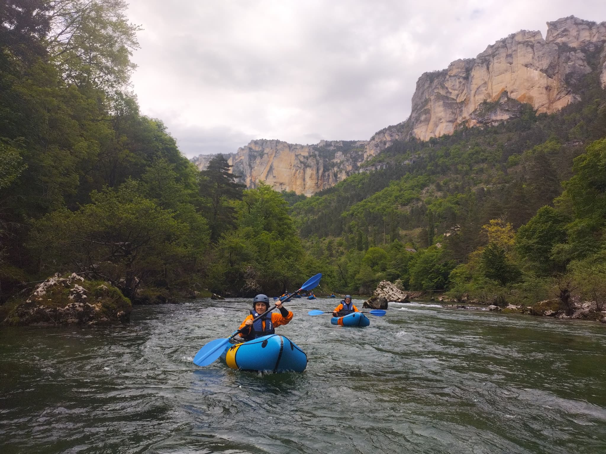 Le packraft, une aventure légère au fil de l’eau.