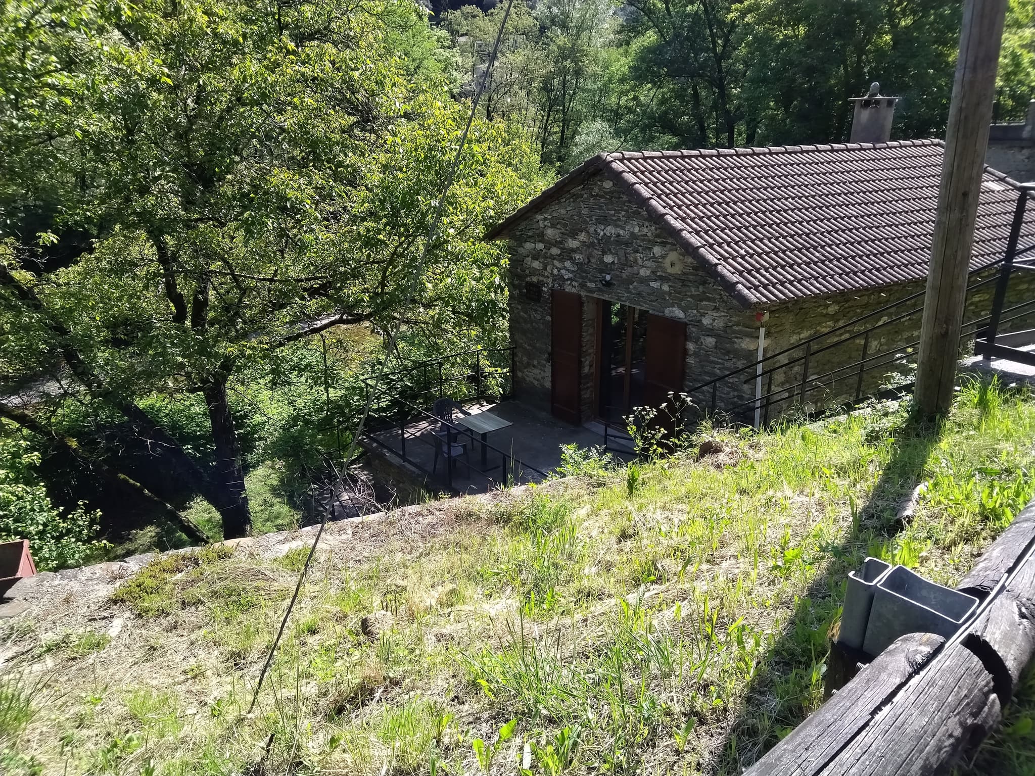 Maison bord du gardon