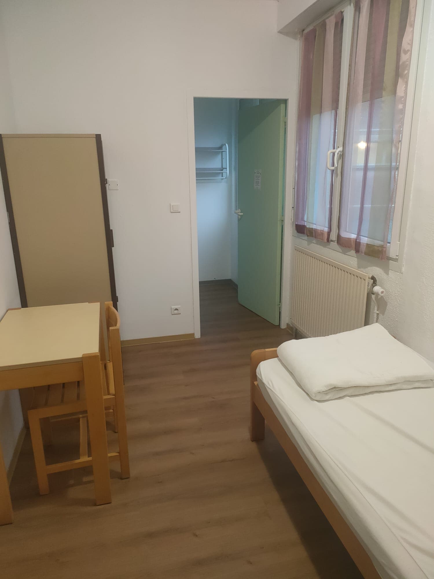 Chambre de deux- douche en chambre au rez-de-chaussée