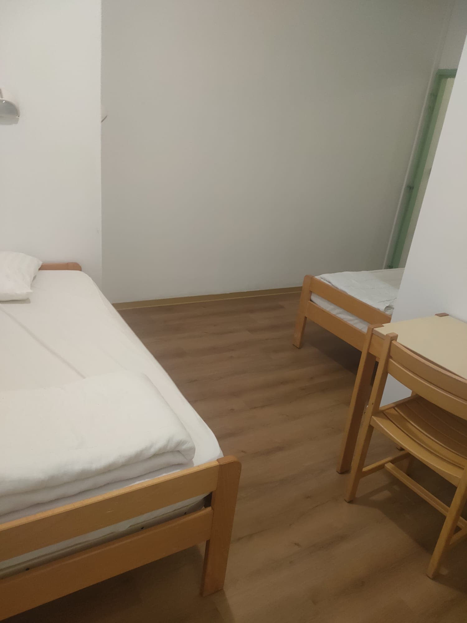 Chambre de deux- douche en chambre au rez-de-chaussée