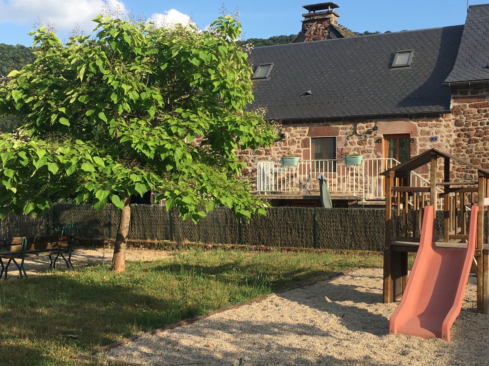 Aire de jeux en face